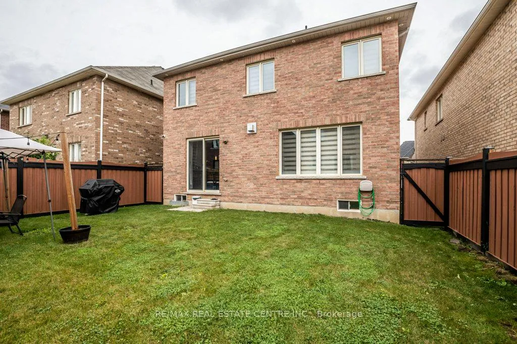 Photo 39 of 22 Selsdon Street, Brampton, Credit Valley — HOMEH