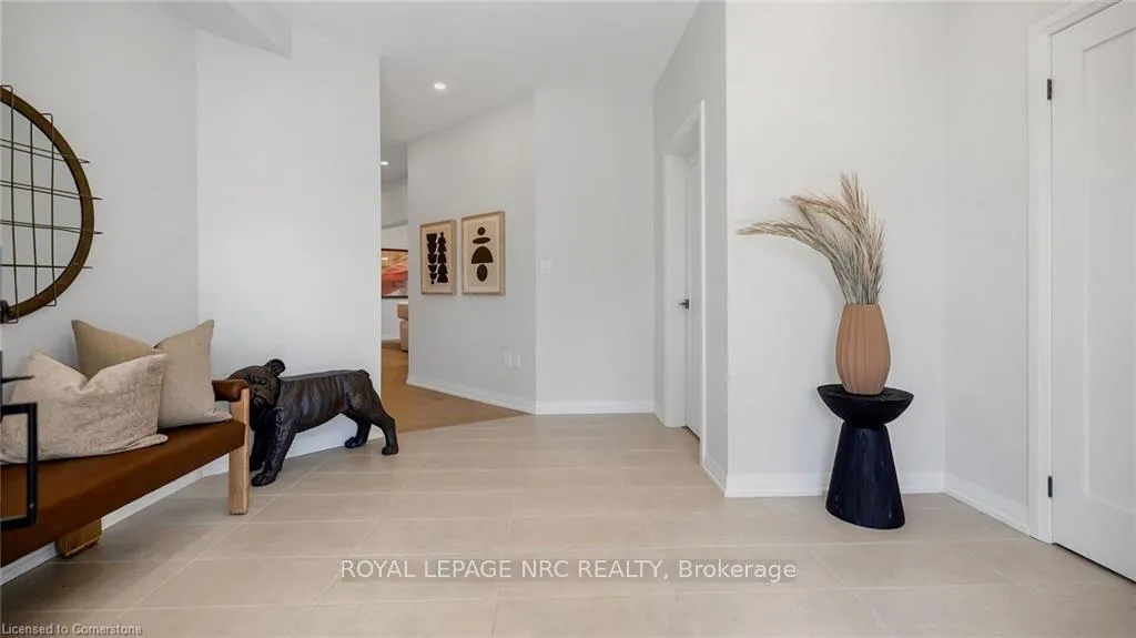 Photo 3 of 121 Whitefish Crescent, Hamilton, Stoney Creek — HOMEH