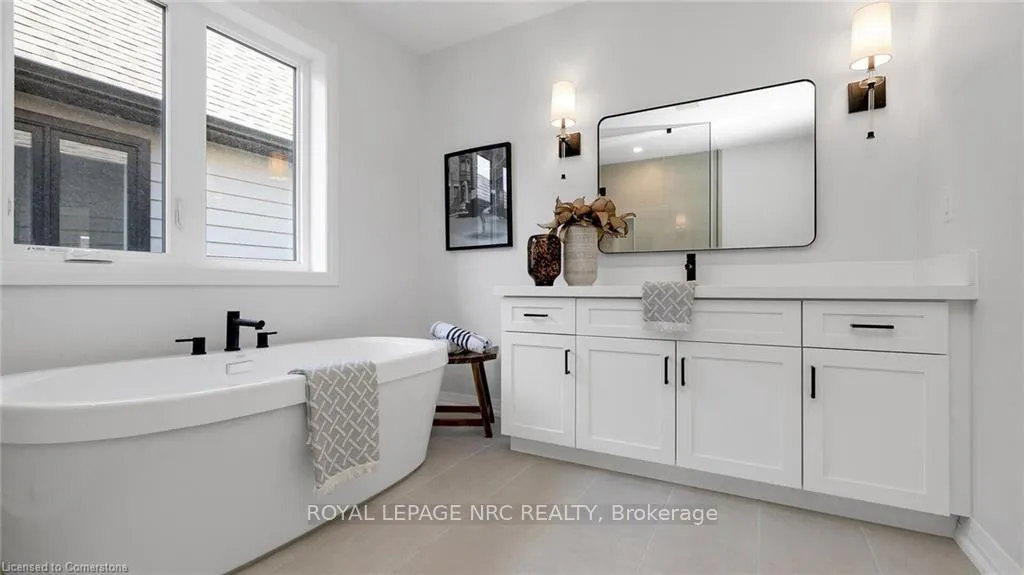Photo 24 of 121 Whitefish Crescent, Hamilton, Stoney Creek — HOMEH