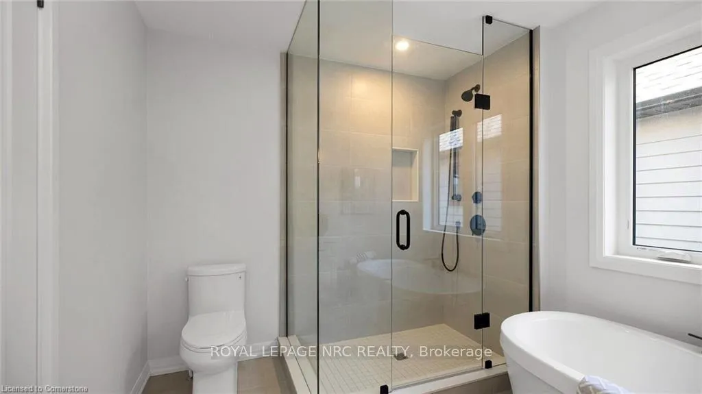 Photo 25 of 121 Whitefish Crescent, Hamilton, Stoney Creek — HOMEH