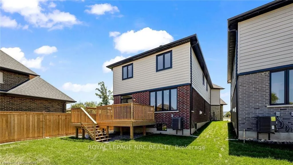 Photo 36 of 121 Whitefish Crescent, Hamilton, Stoney Creek — HOMEH
