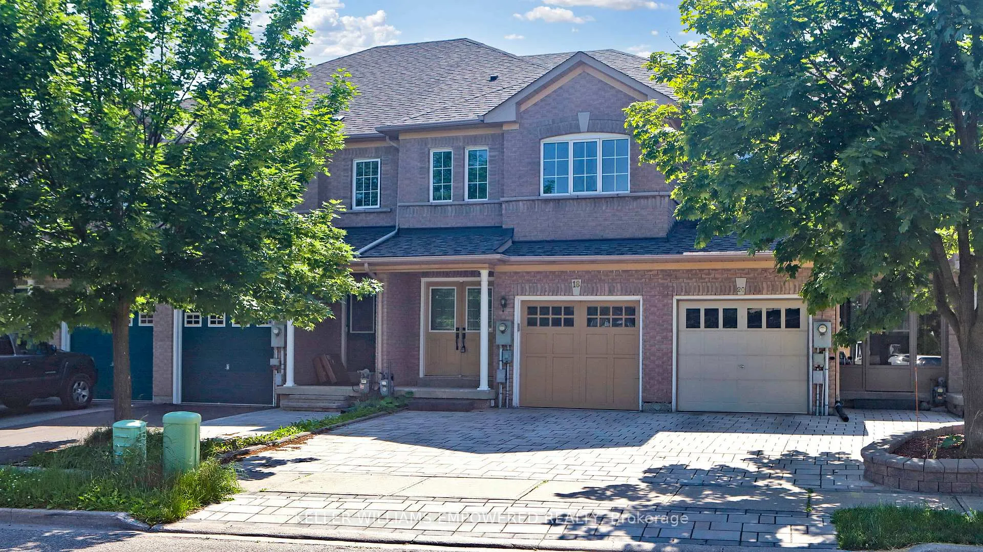 Photo 2 of 18 Benjamin Hood Crescent, Vaughan, Patterson — HOMEH