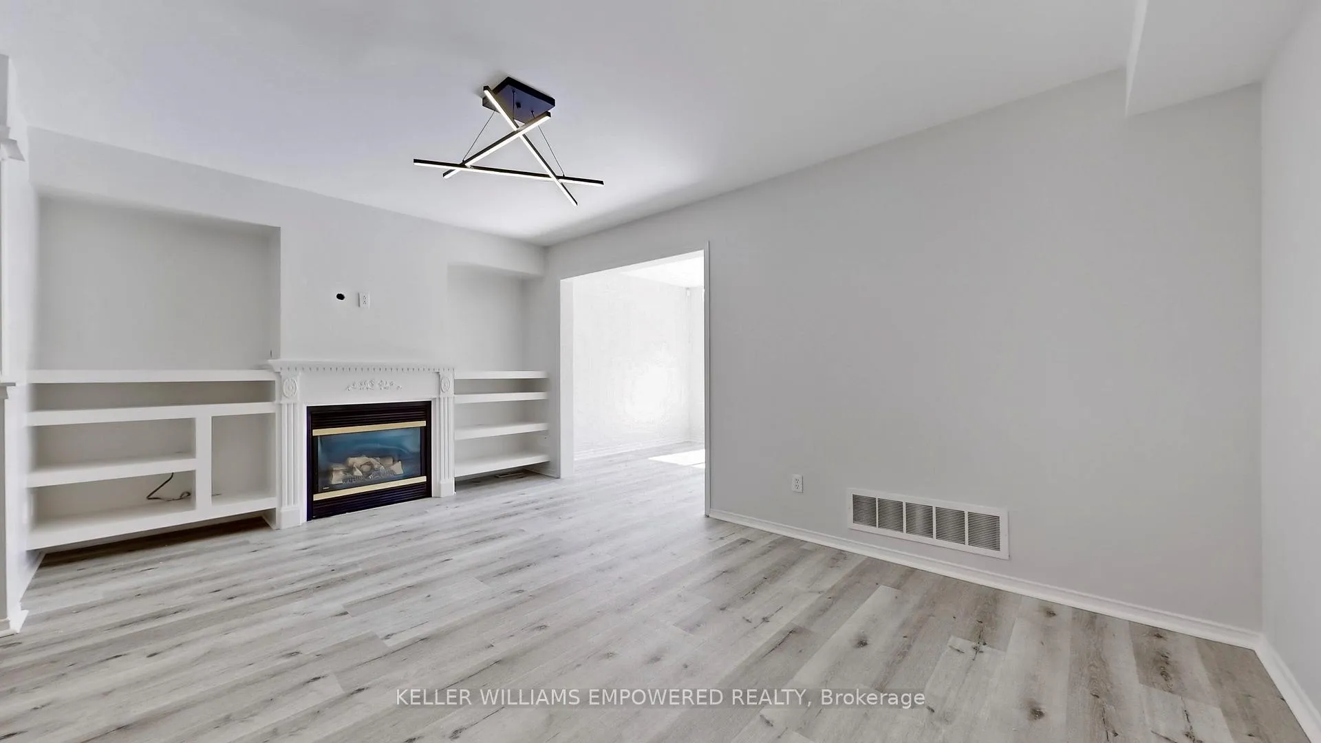 Photo 6 of 18 Benjamin Hood Crescent, Vaughan, Patterson — HOMEH