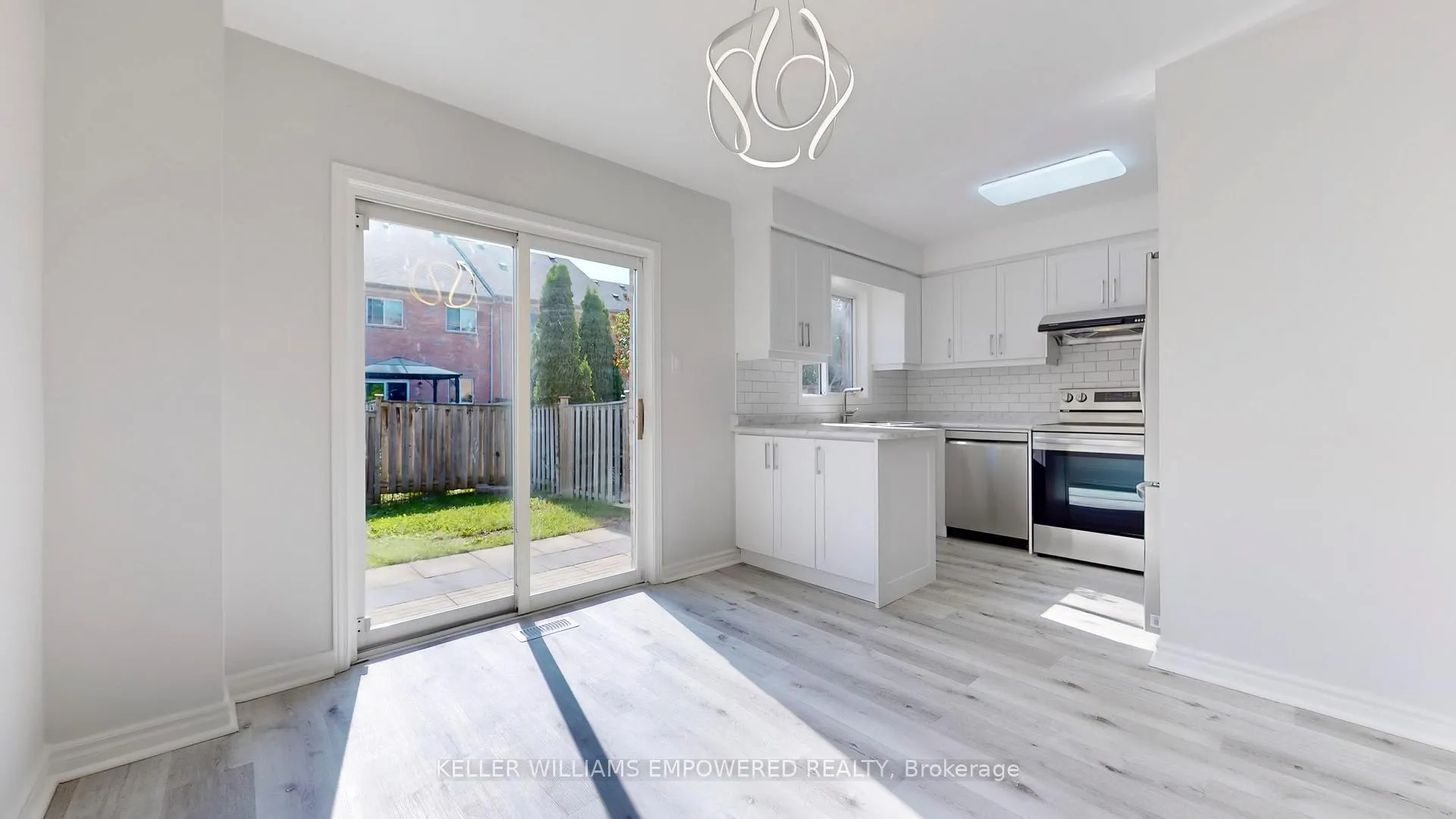 Photo 7 of 18 Benjamin Hood Crescent, Vaughan, Patterson — HOMEH