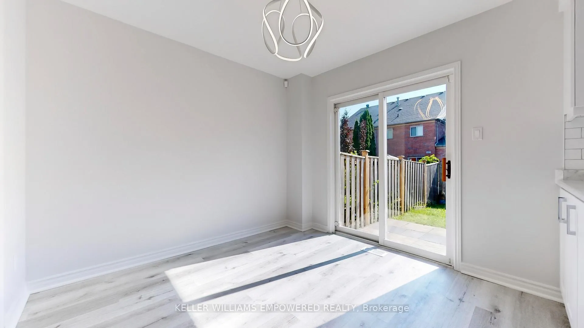 Photo 9 of 18 Benjamin Hood Crescent, Vaughan, Patterson — HOMEH