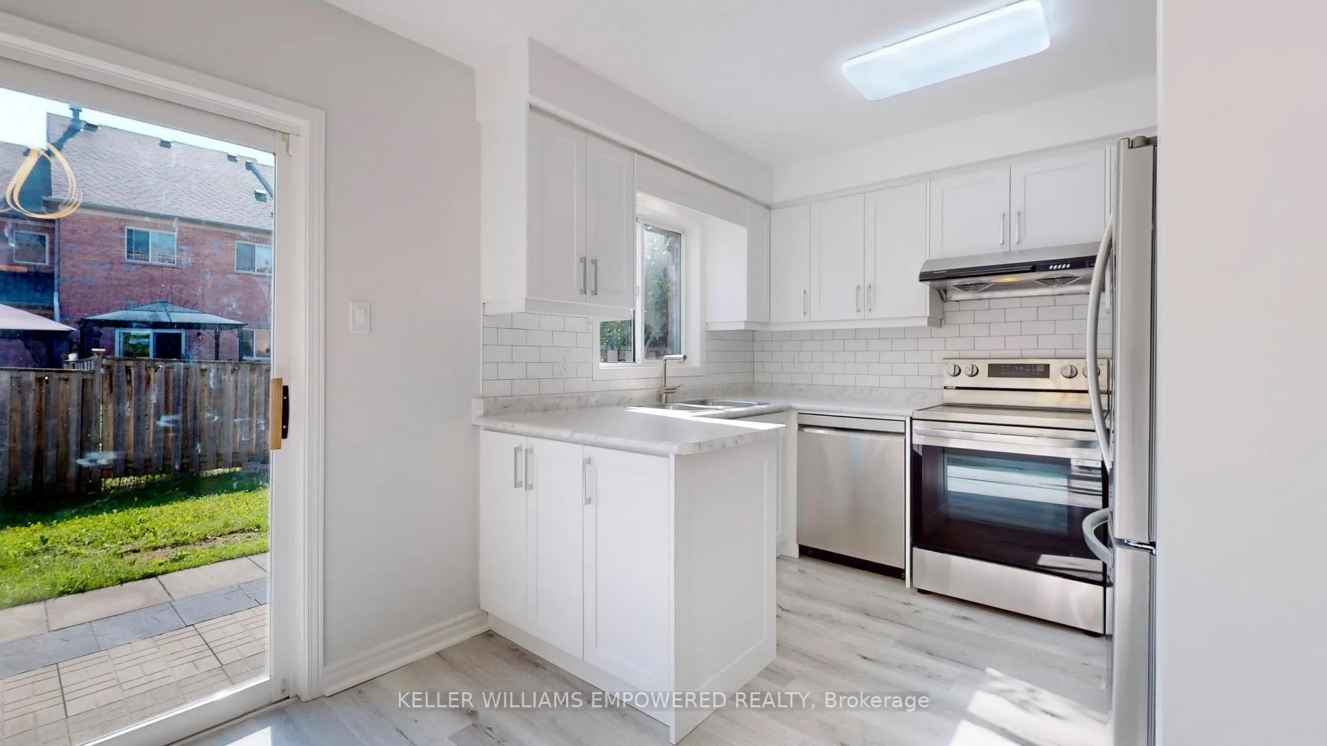 Photo 11 of 18 Benjamin Hood Crescent, Vaughan, Patterson — HOMEH