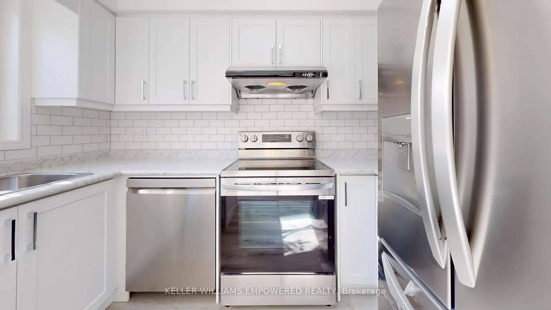 Photo 12 of 18 Benjamin Hood Crescent, Vaughan, Patterson — HOMEH