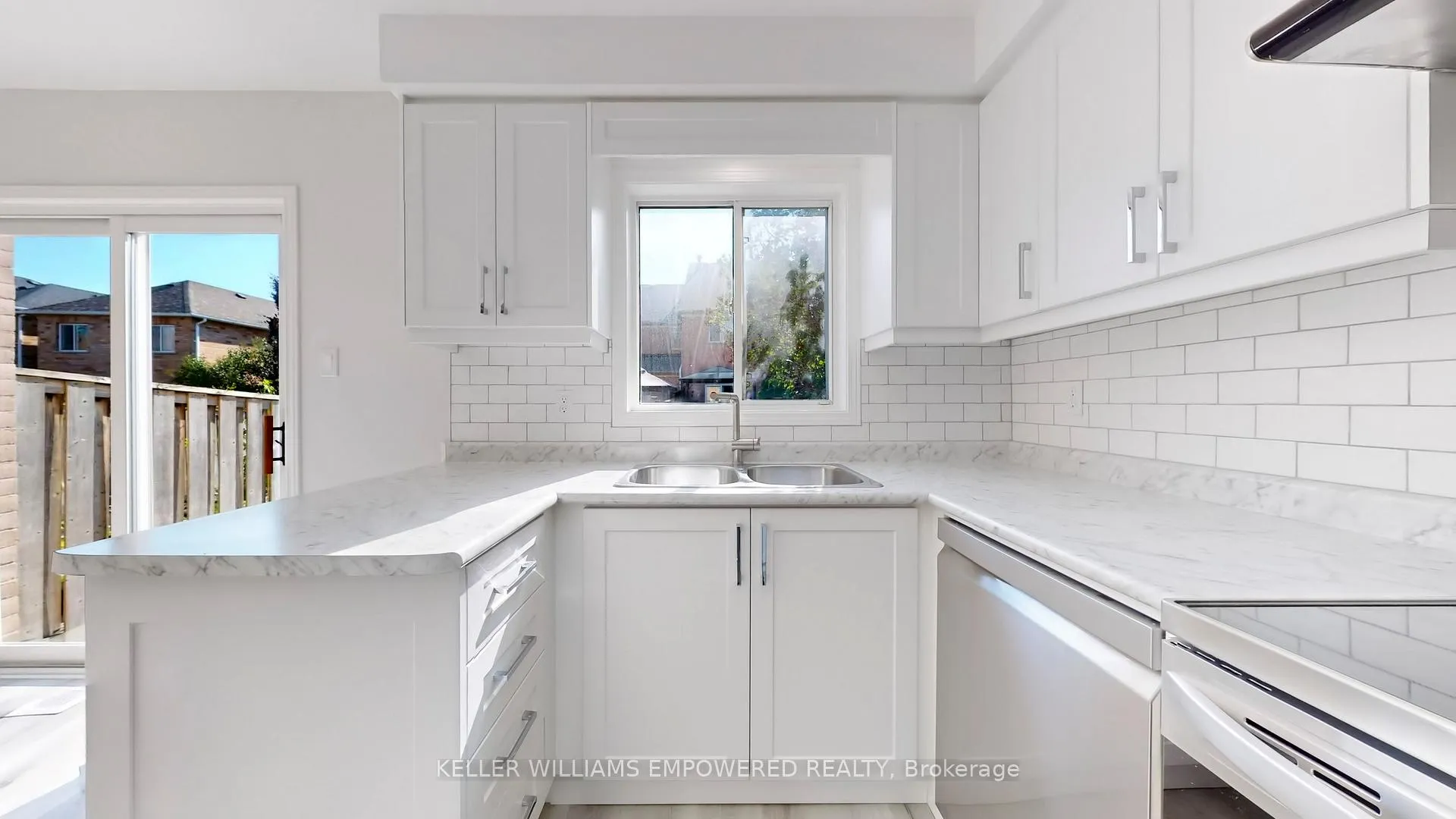 Photo 13 of 18 Benjamin Hood Crescent, Vaughan, Patterson — HOMEH