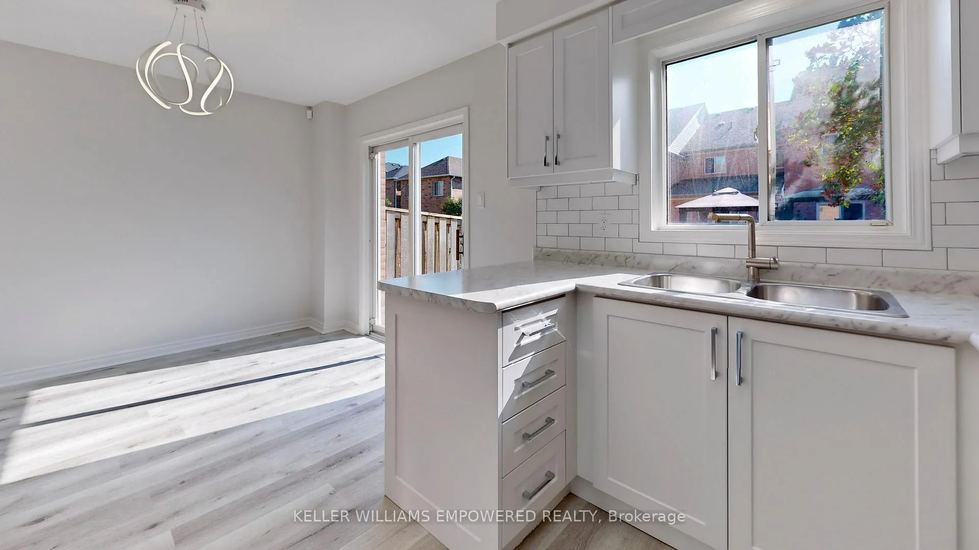 Photo 14 of 18 Benjamin Hood Crescent, Vaughan, Patterson — HOMEH
