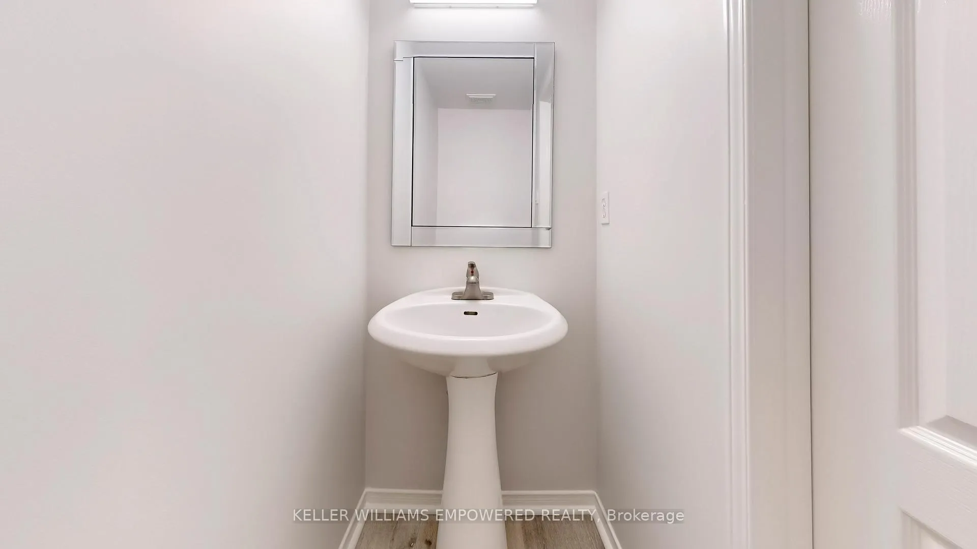 Photo 15 of 18 Benjamin Hood Crescent, Vaughan, Patterson — HOMEH