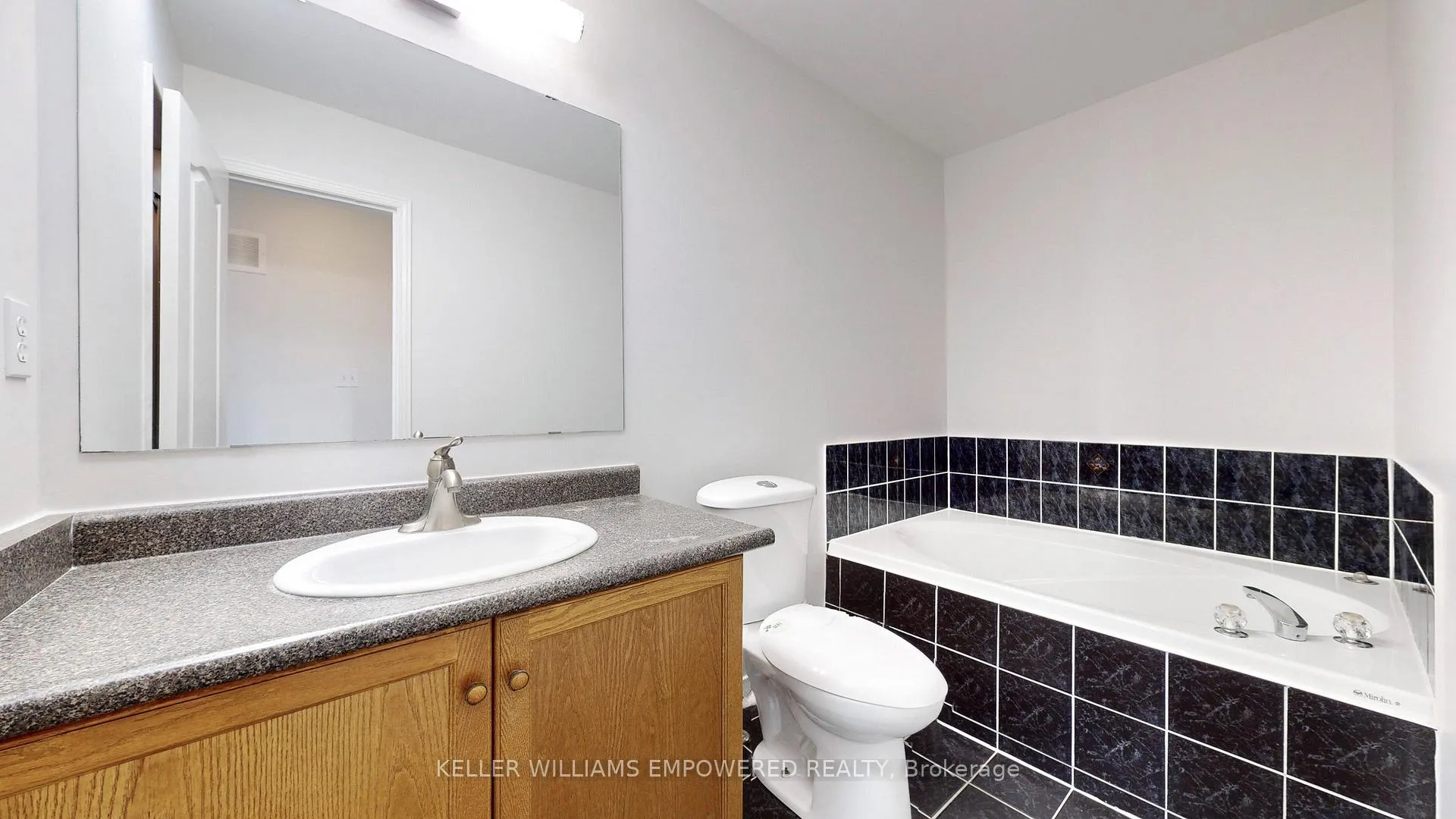 Photo 20 of 18 Benjamin Hood Crescent, Vaughan, Patterson — HOMEH