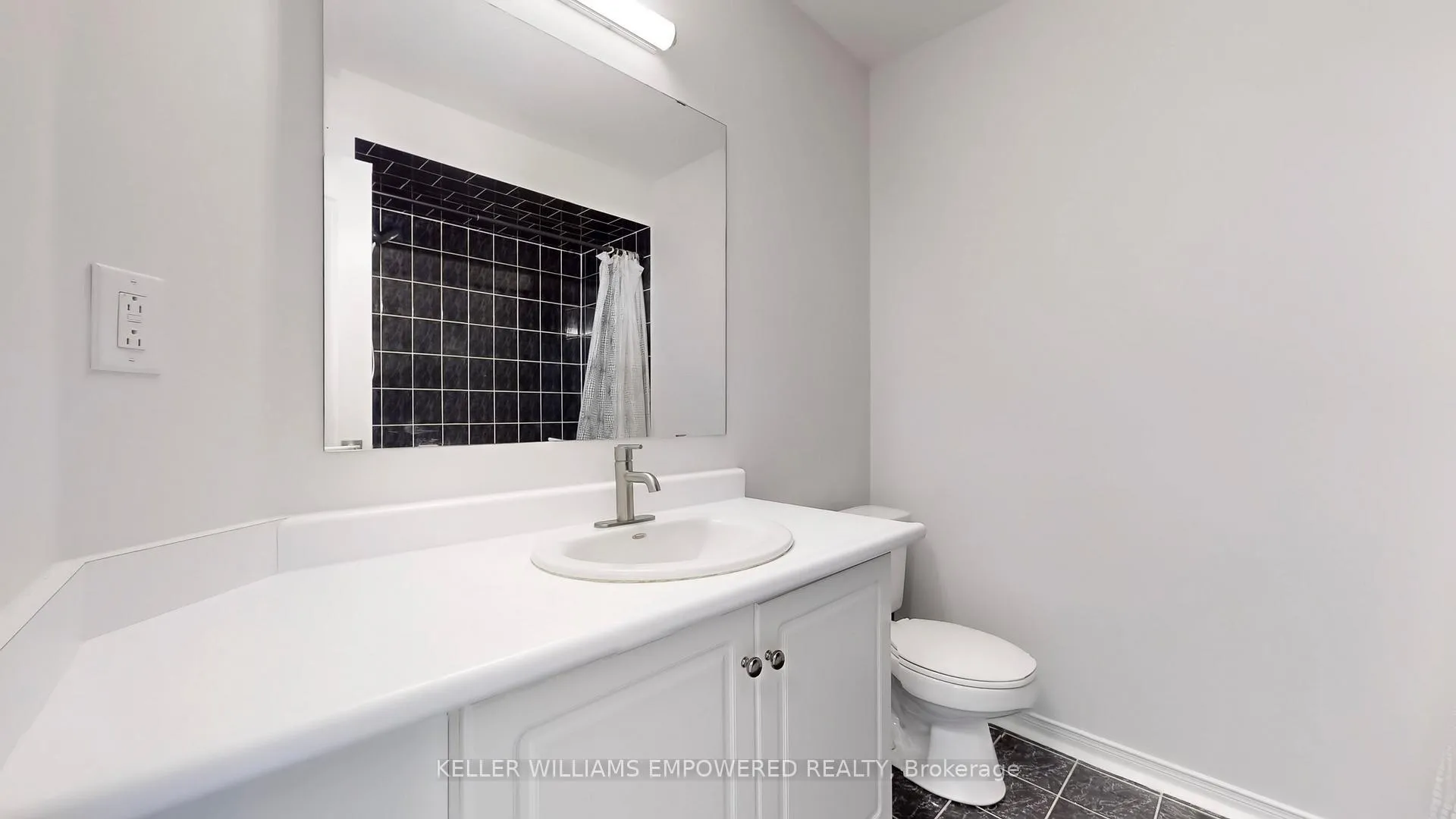 Photo 24 of 18 Benjamin Hood Crescent, Vaughan, Patterson — HOMEH