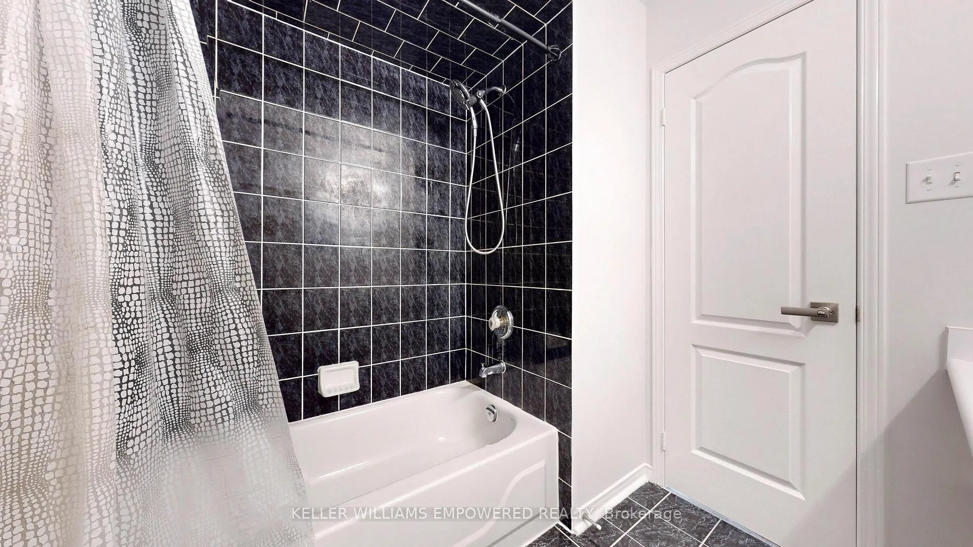 Photo 25 of 18 Benjamin Hood Crescent, Vaughan, Patterson — HOMEH