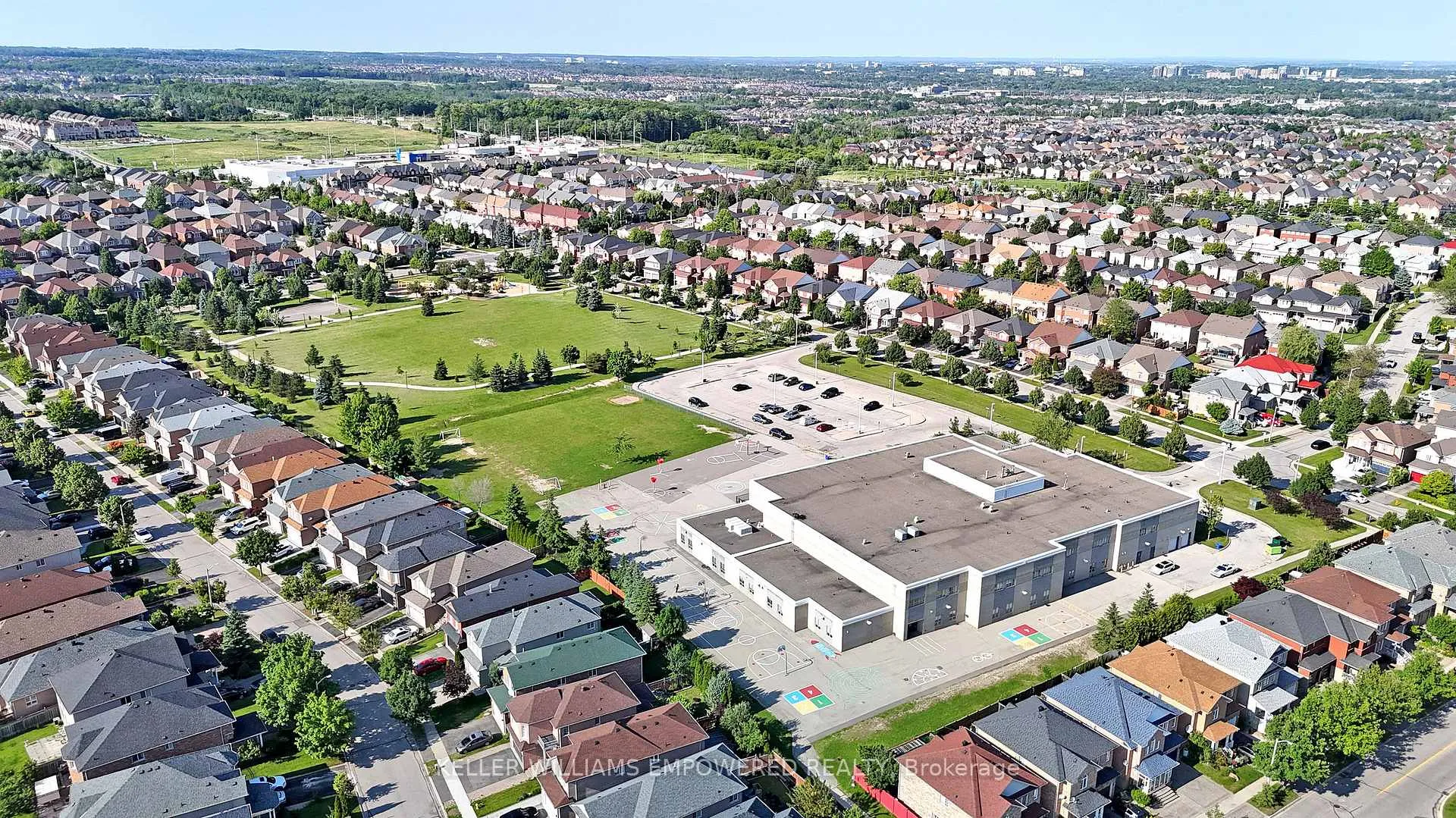 Photo 36 of 18 Benjamin Hood Crescent, Vaughan, Patterson — HOMEH