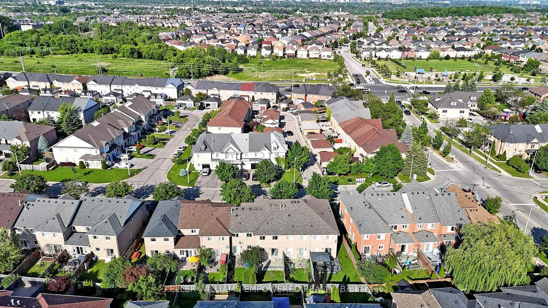 Photo 37 of 18 Benjamin Hood Crescent, Vaughan, Patterson — HOMEH