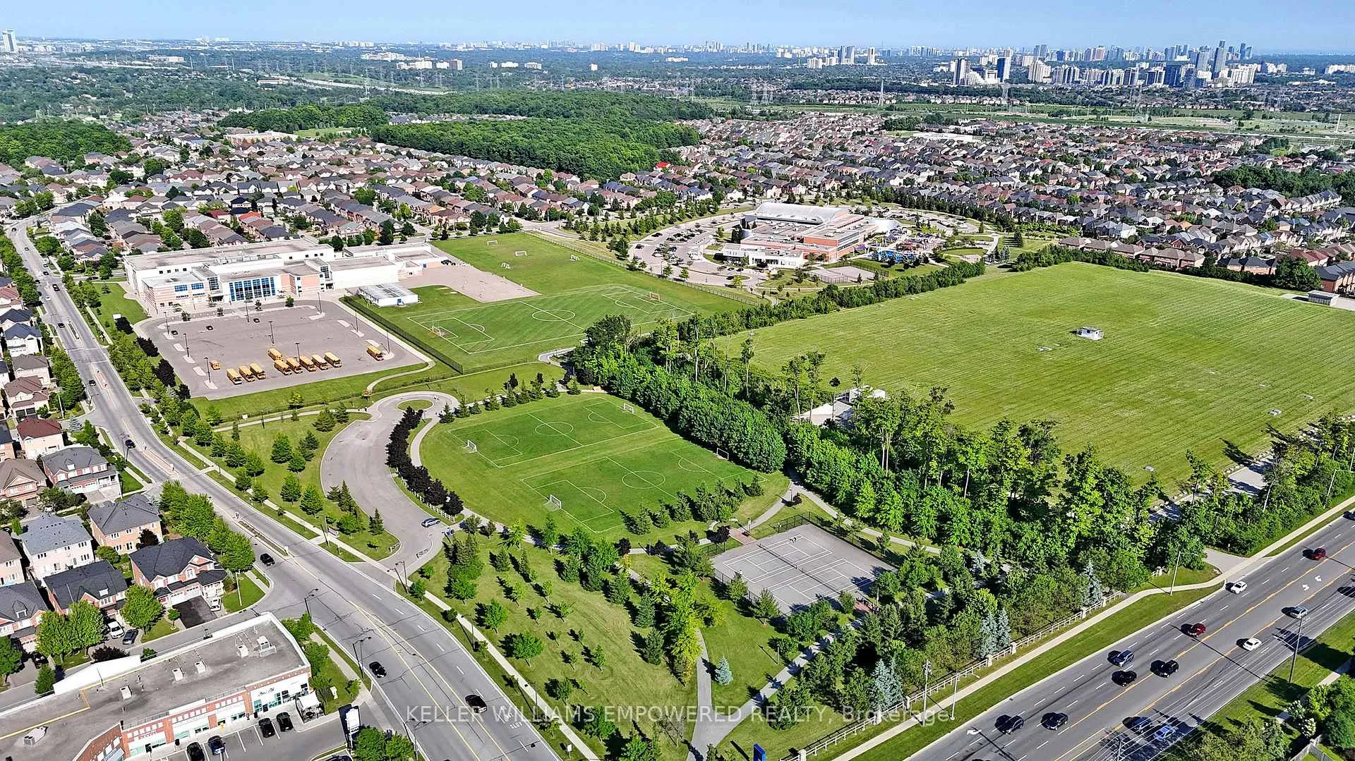 Photo 38 of 18 Benjamin Hood Crescent, Vaughan, Patterson — HOMEH