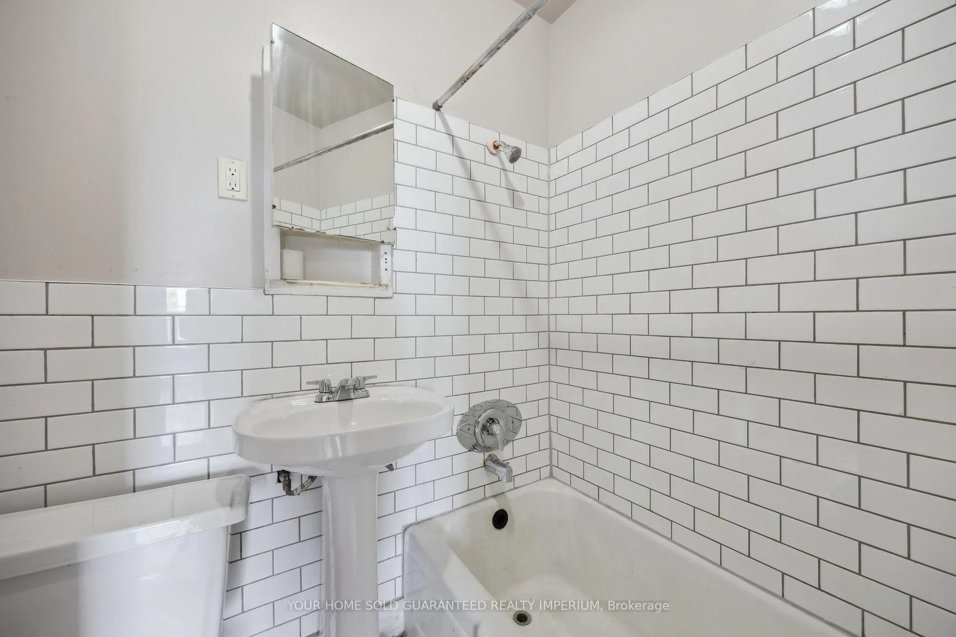 Photo 6 of Unit 202, 394 Simcoe Street S, Oshawa, Central — HOMEH