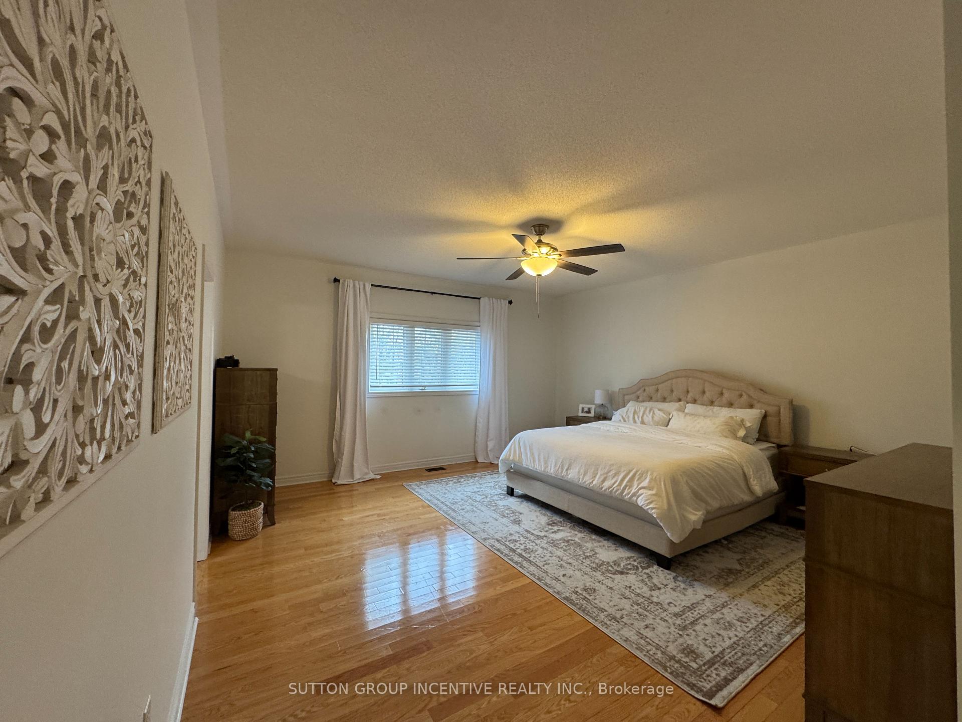 Photo 17 of 2 Camelot Square, Barrie, Innis-Shore — HOMEH