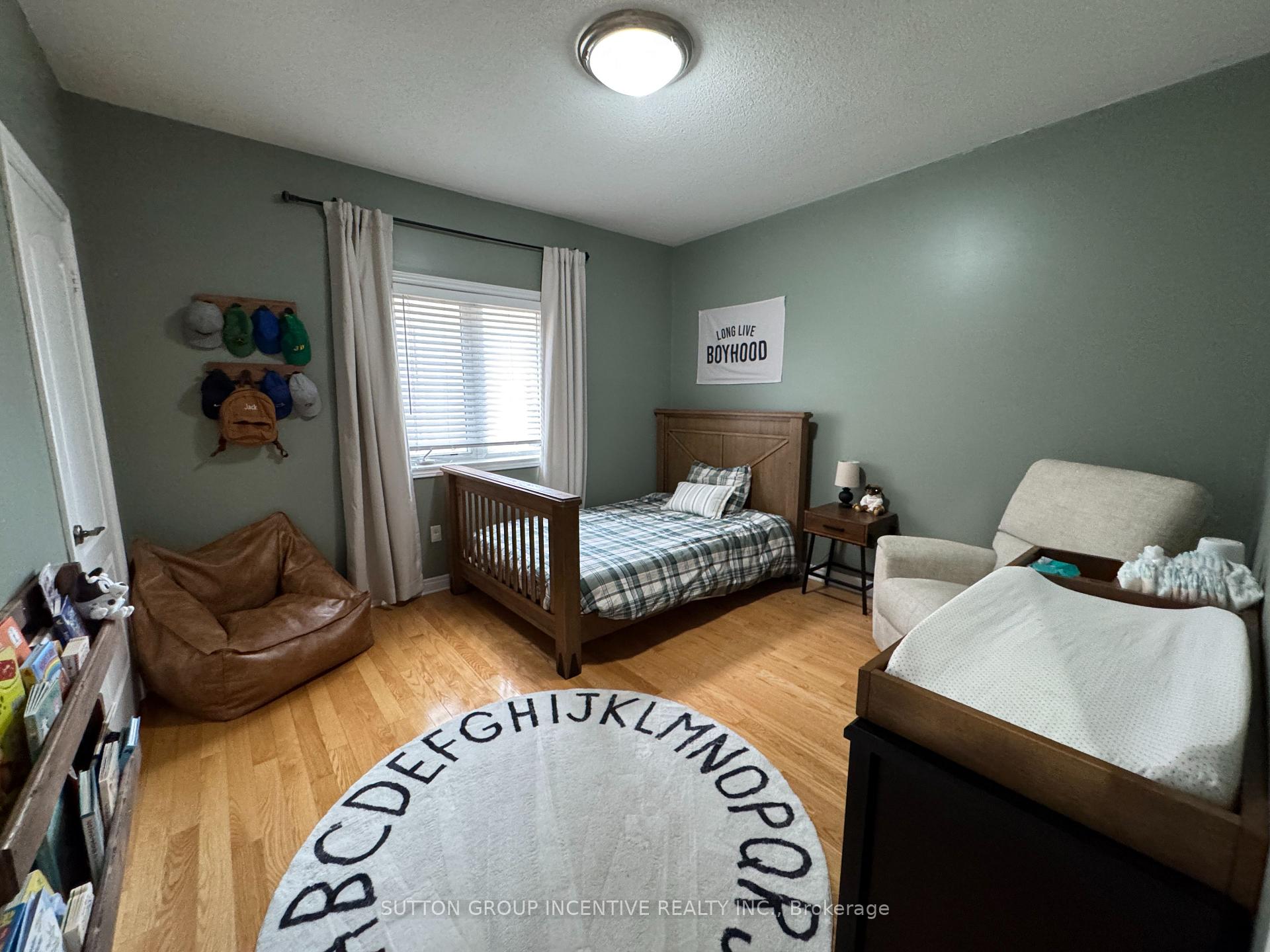 Photo 21 of 2 Camelot Square, Barrie, Innis-Shore — HOMEH