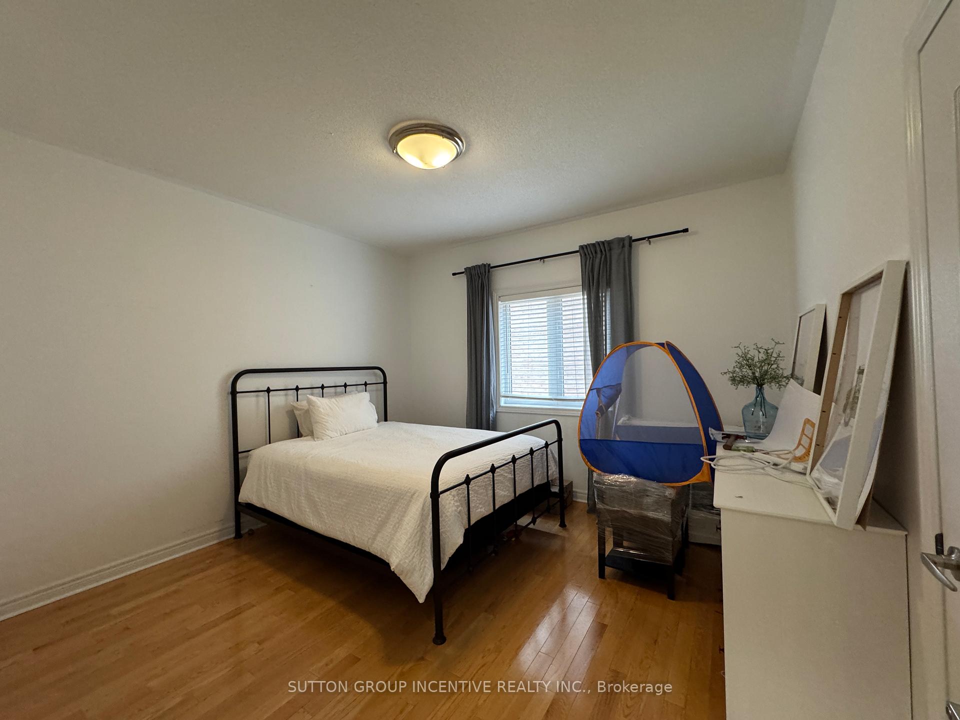 Photo 22 of 2 Camelot Square, Barrie, Innis-Shore — HOMEH