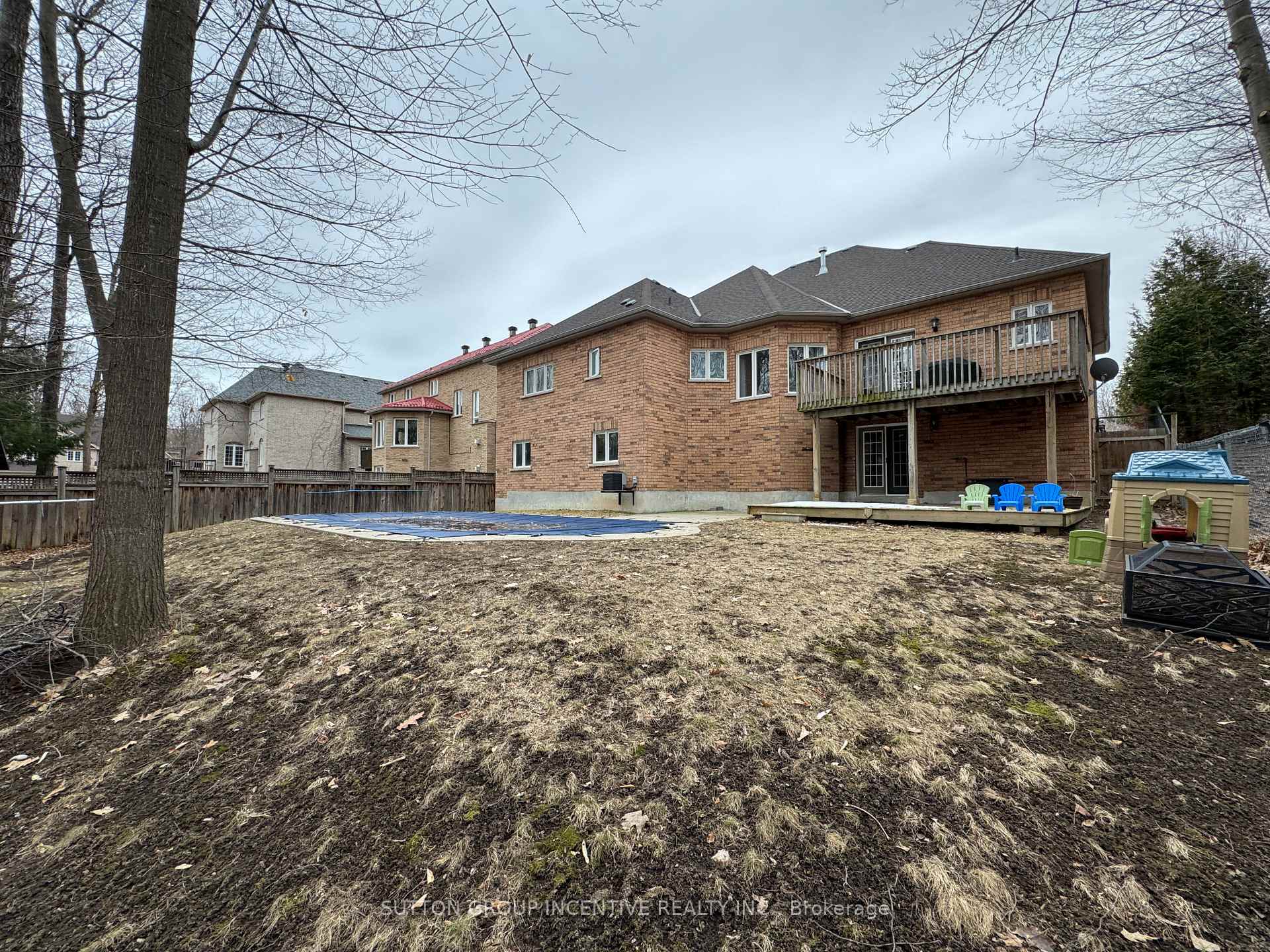 Photo 29 of 2 Camelot Square, Barrie, Innis-Shore — HOMEH