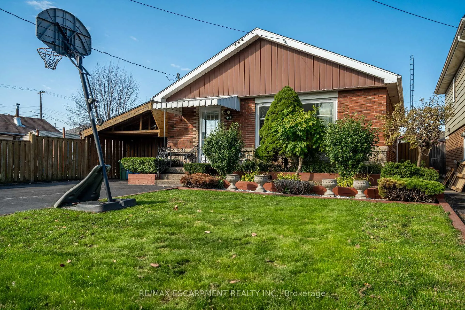Photo 2 of 543 Tate Avenue, Hamilton, Parkview — HOMEH