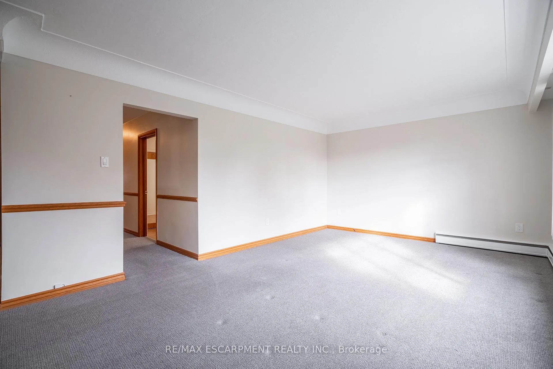 Photo 3 of 543 Tate Avenue, Hamilton, Parkview — HOMEH