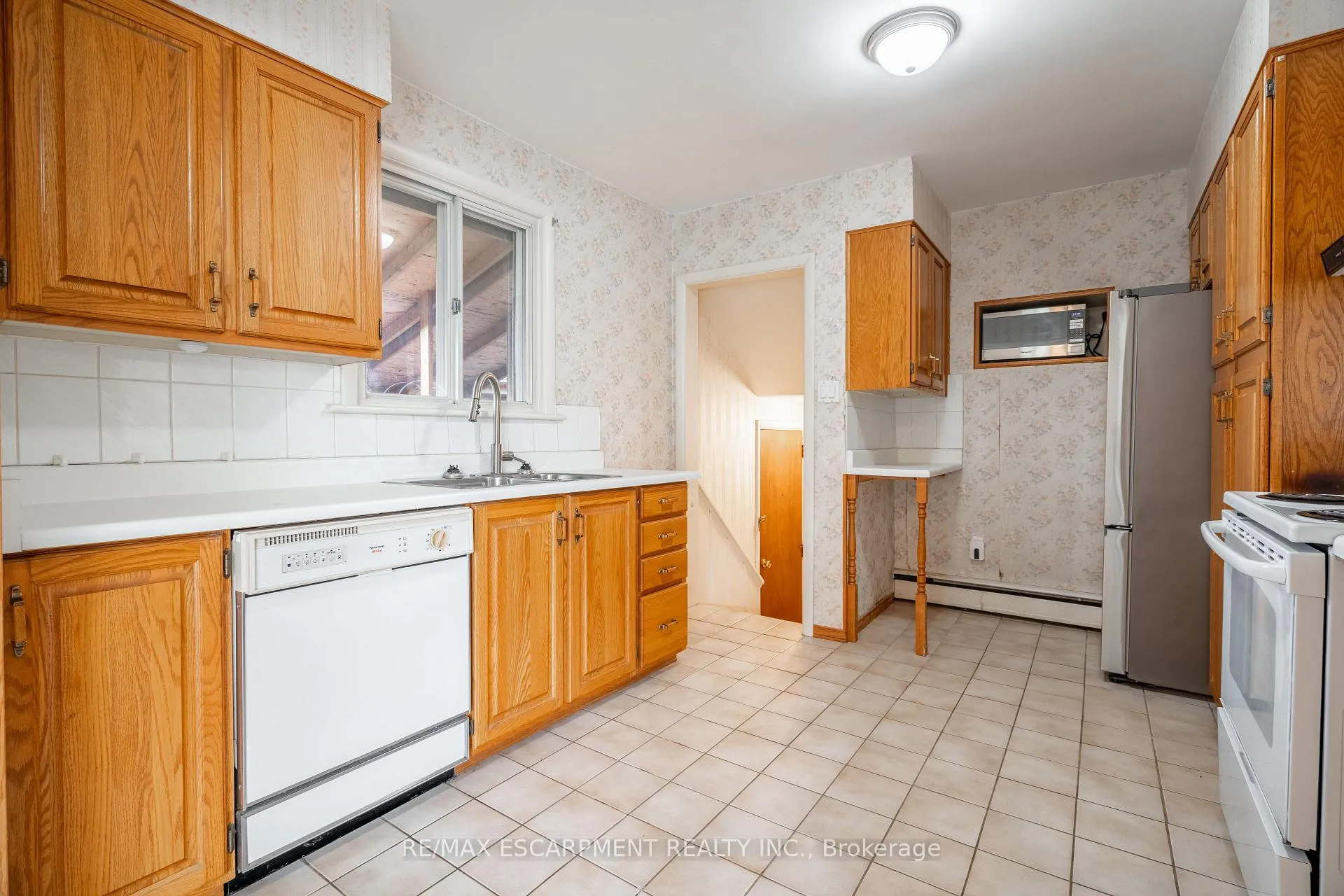 Photo 8 of 543 Tate Avenue, Hamilton, Parkview — HOMEH