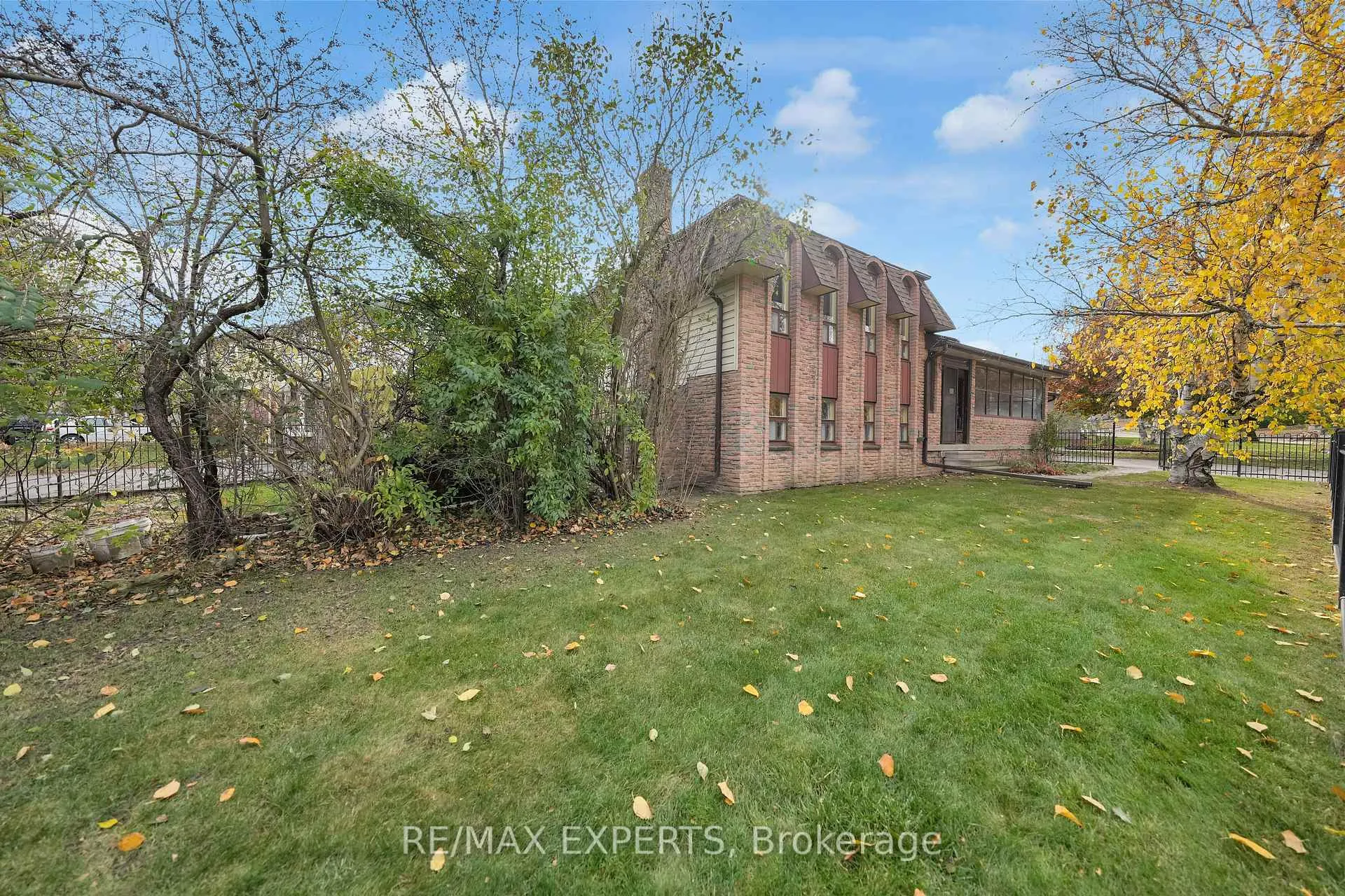 Photo 5 of 120 Hesp Drive, Caledon, Bolton West — HOMEH