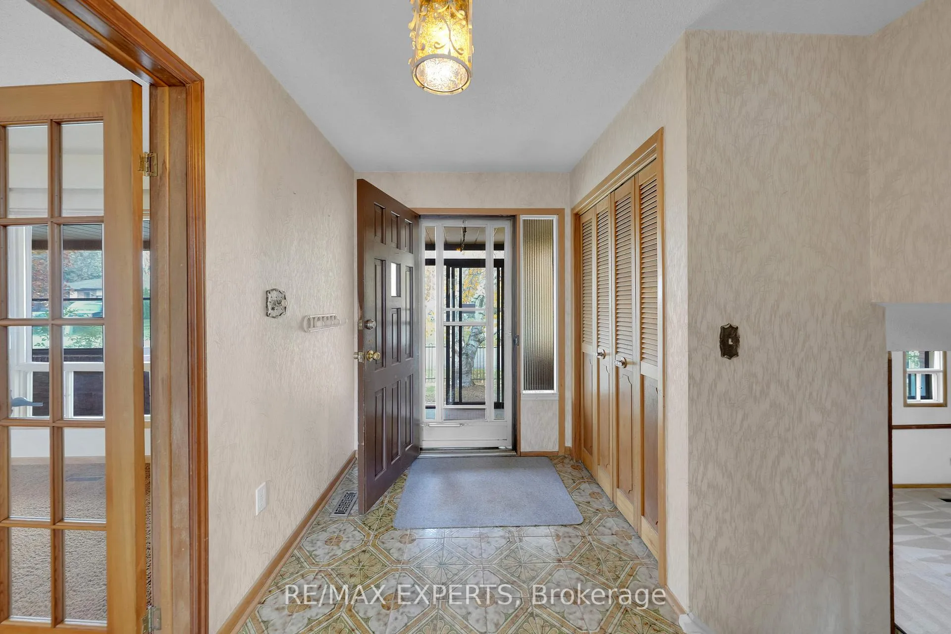 Photo 8 of 120 Hesp Drive, Caledon, Bolton West — HOMEH
