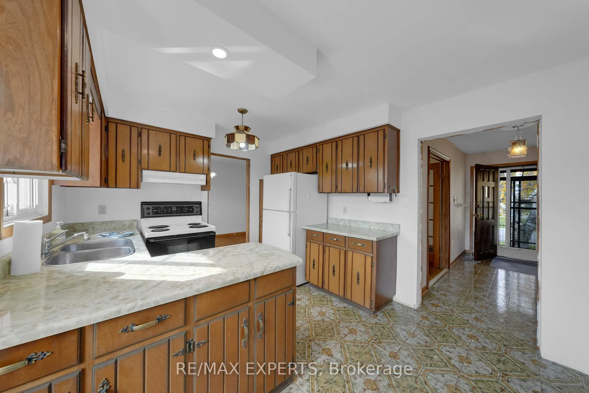 Photo 13 of 120 Hesp Drive, Caledon, Bolton West — HOMEH