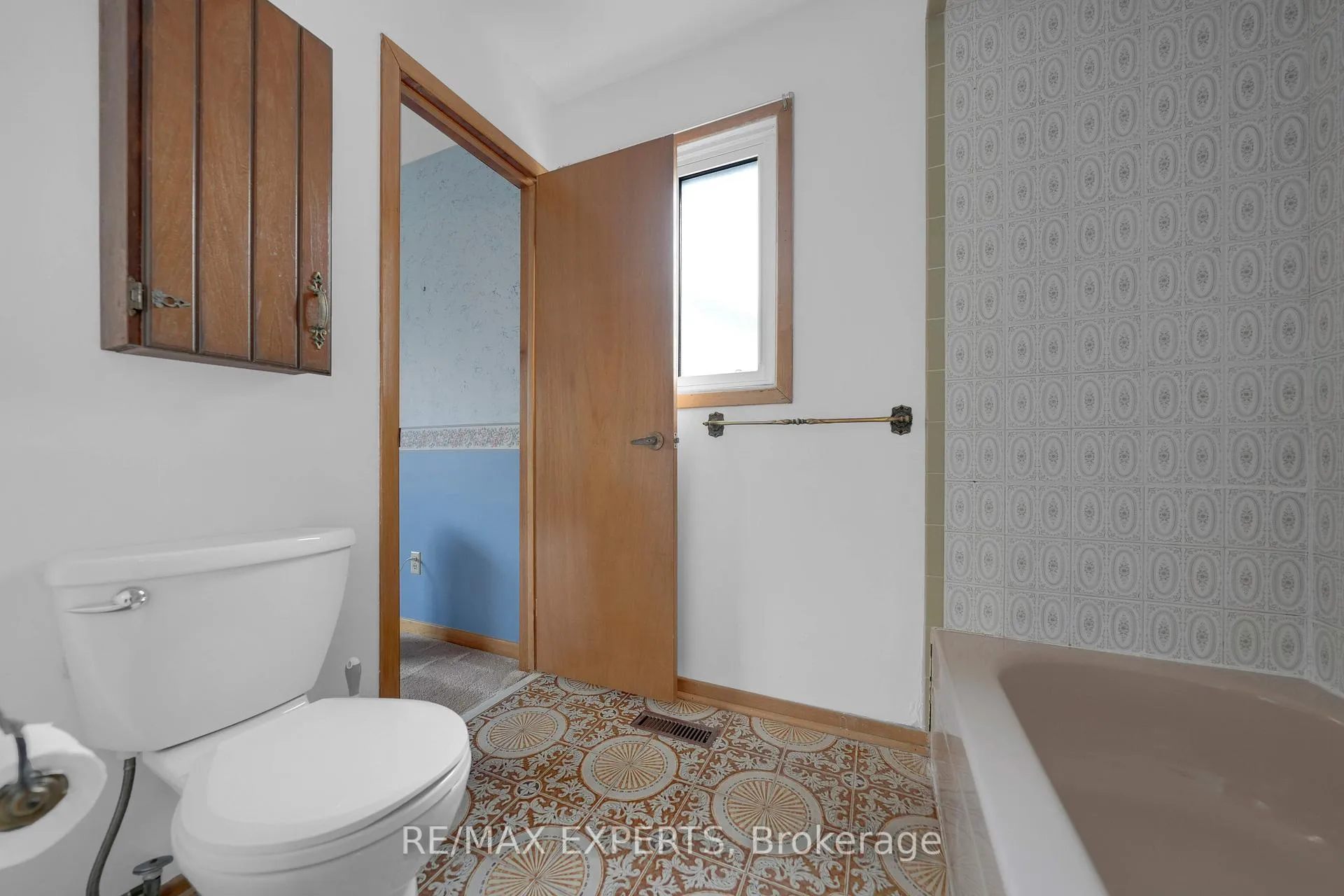 Photo 21 of 120 Hesp Drive, Caledon, Bolton West — HOMEH