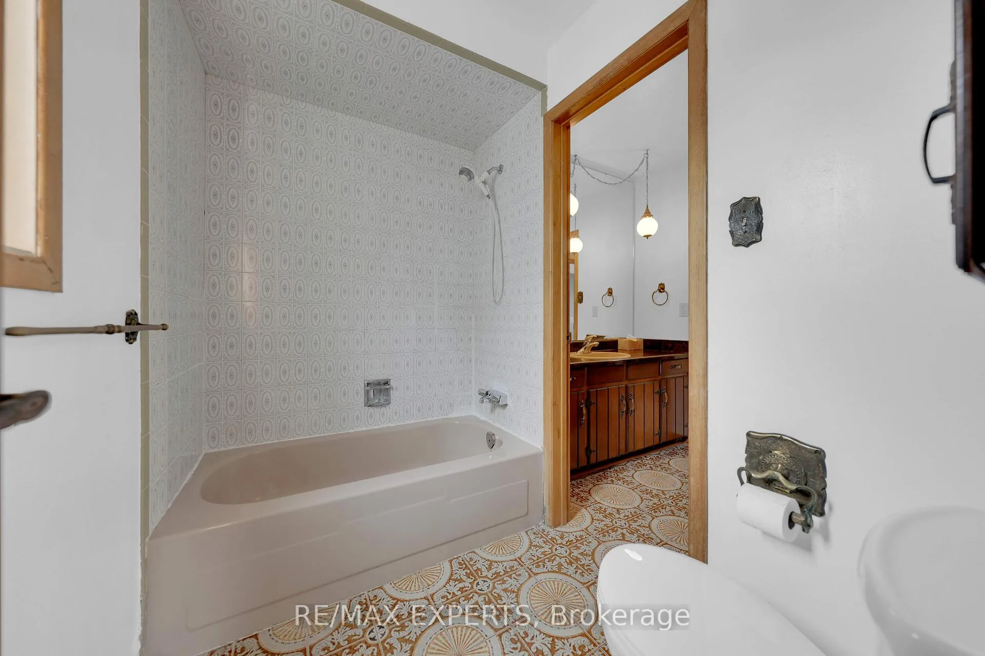 Photo 22 of 120 Hesp Drive, Caledon, Bolton West — HOMEH