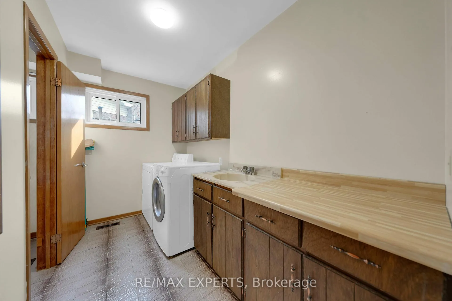 Photo 35 of 120 Hesp Drive, Caledon, Bolton West — HOMEH