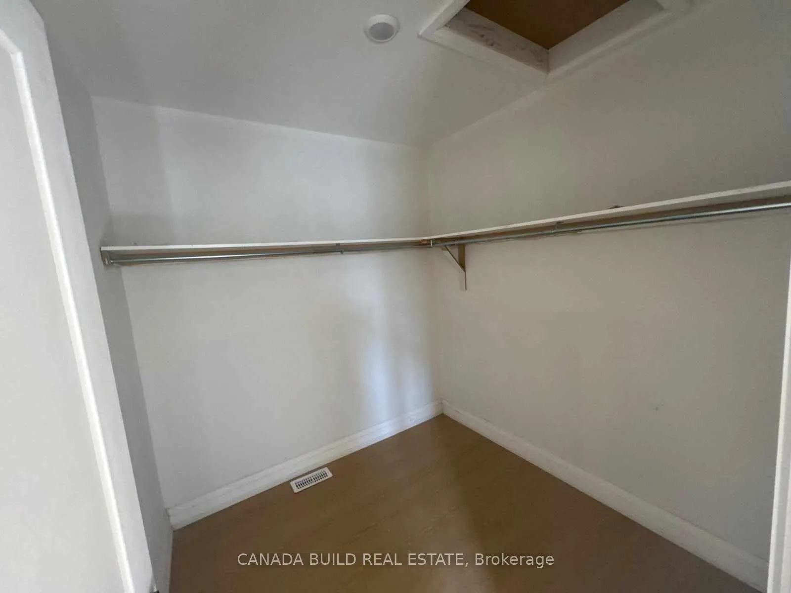 Photo 6 of Unit 9, 1076 Vansickle Road, St. Catharines, Grapeview — HOMEH