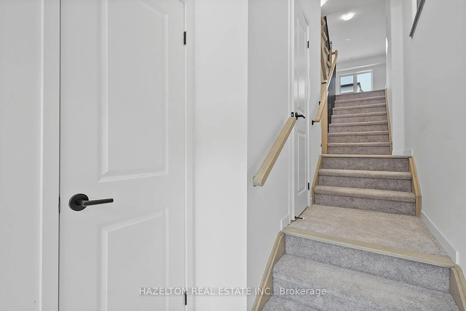 Photo 10 of 762 Heathrow Path, Oshawa, Samac — HOMEH