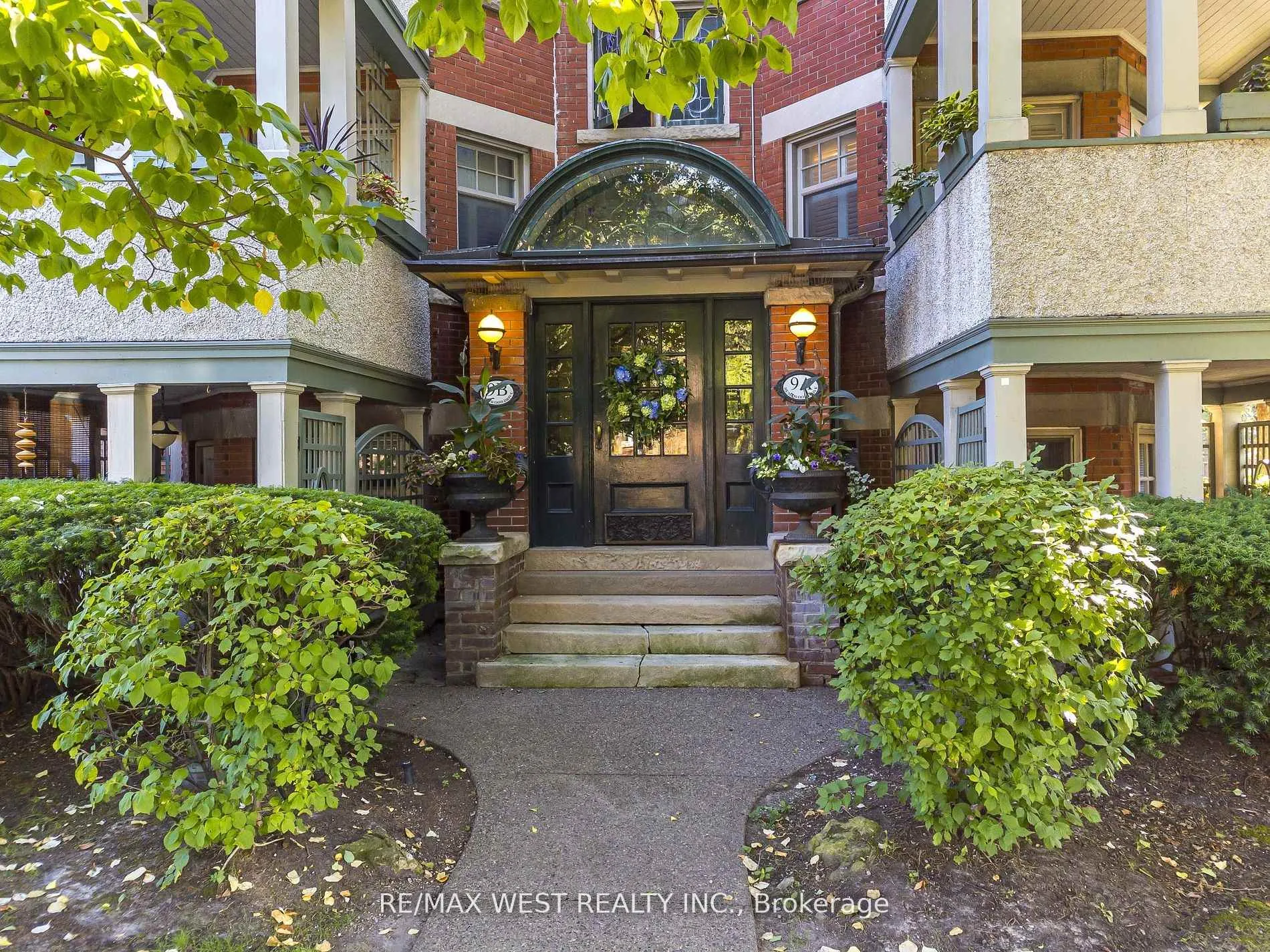 Photo 2 of 9 A&B Humewood Drive, Toronto, Humewood-Cedarvale — HOMEH