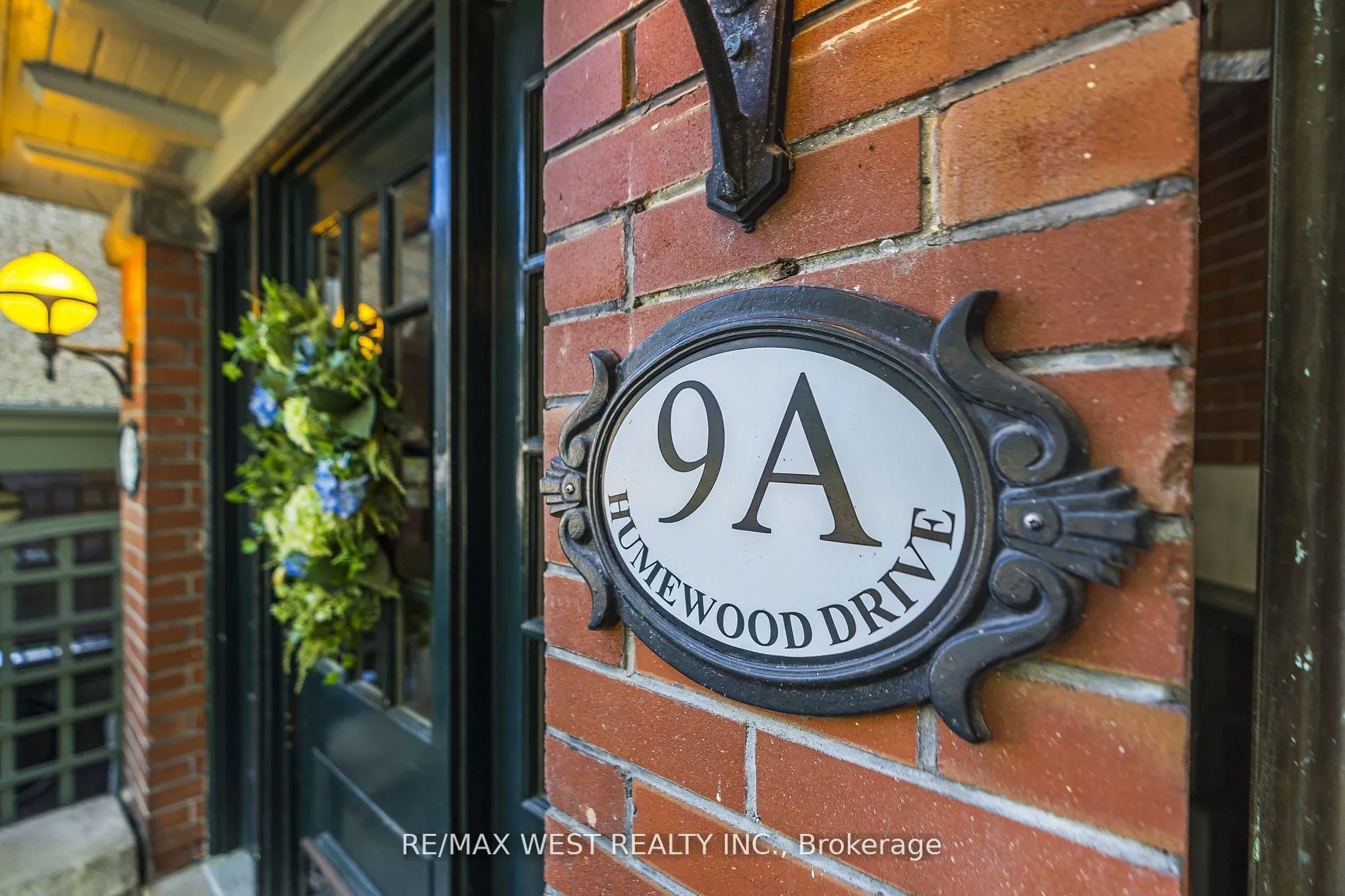 Photo 3 of 9 A&B Humewood Drive, Toronto, Humewood-Cedarvale — HOMEH