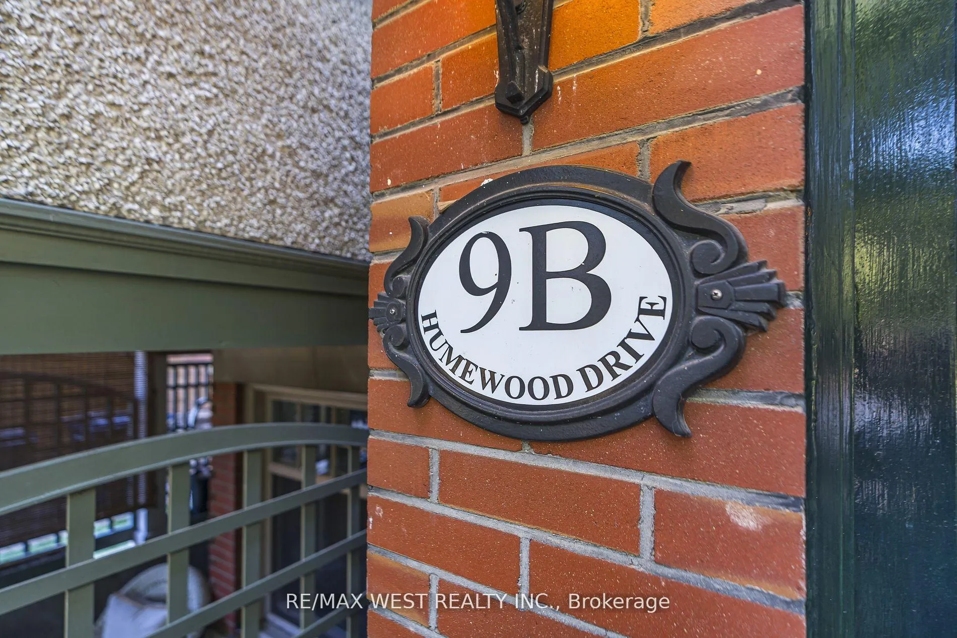 Photo 4 of 9 A&B Humewood Drive, Toronto, Humewood-Cedarvale — HOMEH