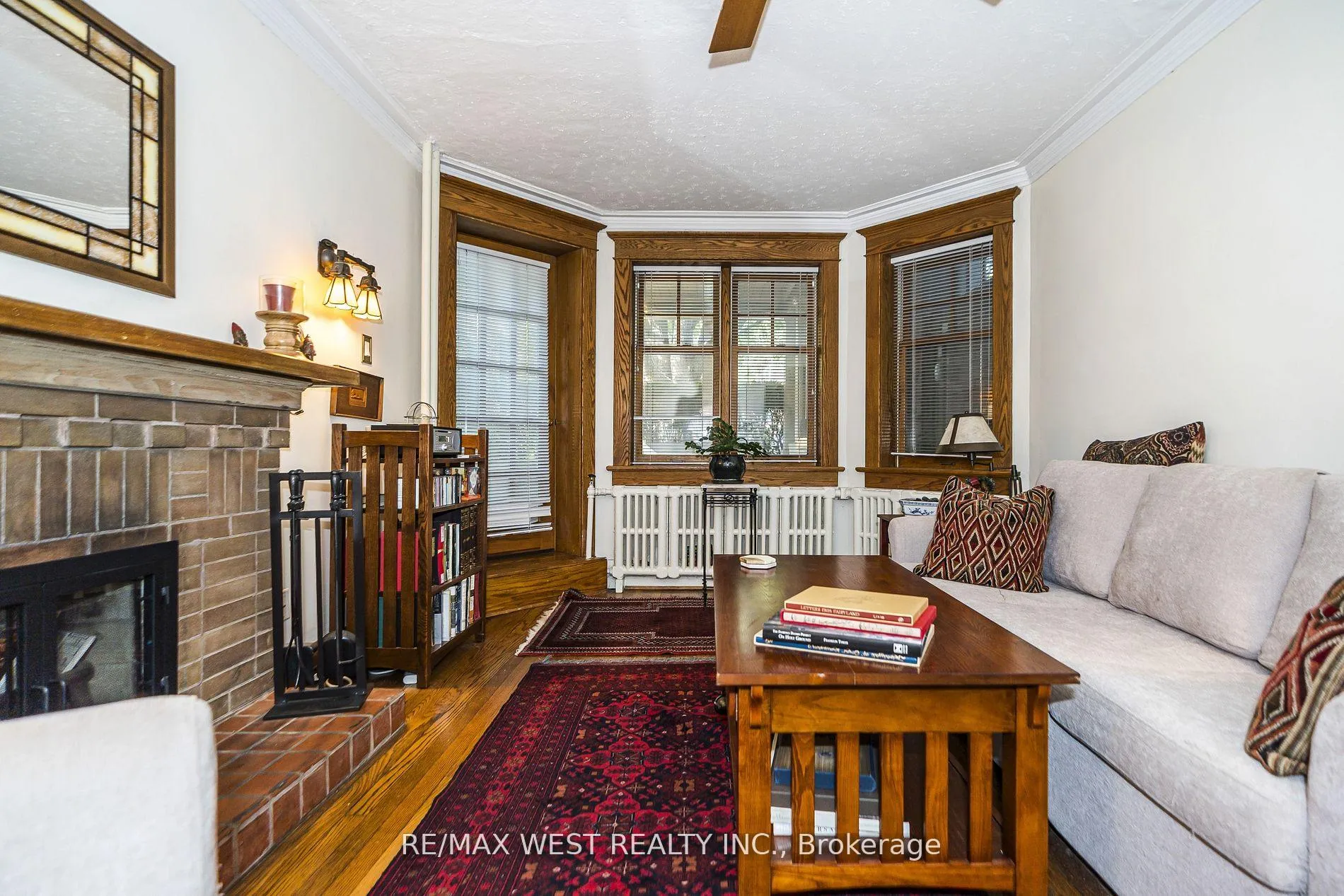 Photo 7 of 9 A&B Humewood Drive, Toronto, Humewood-Cedarvale — HOMEH