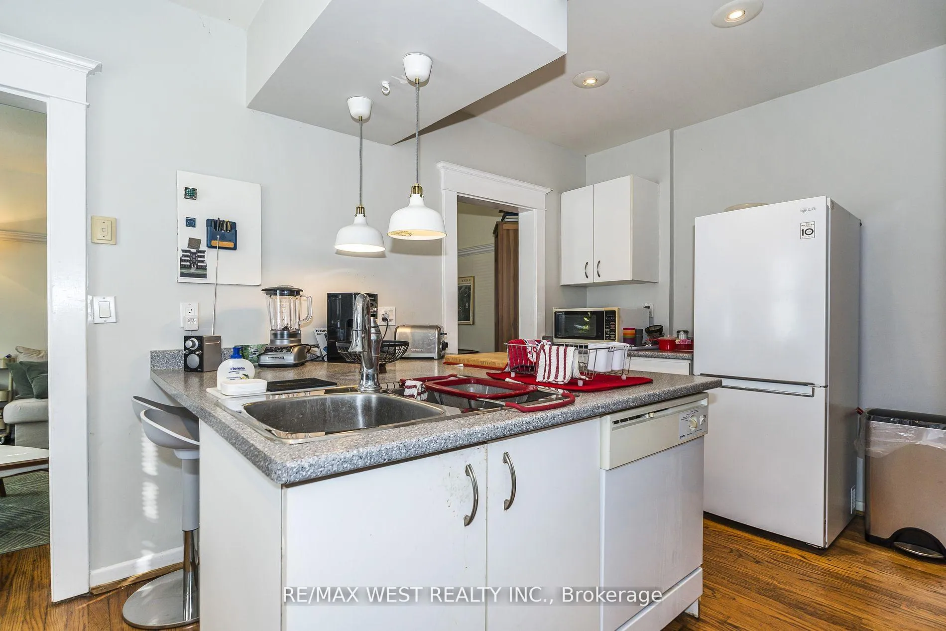 Photo 14 of 9 A&B Humewood Drive, Toronto, Humewood-Cedarvale — HOMEH