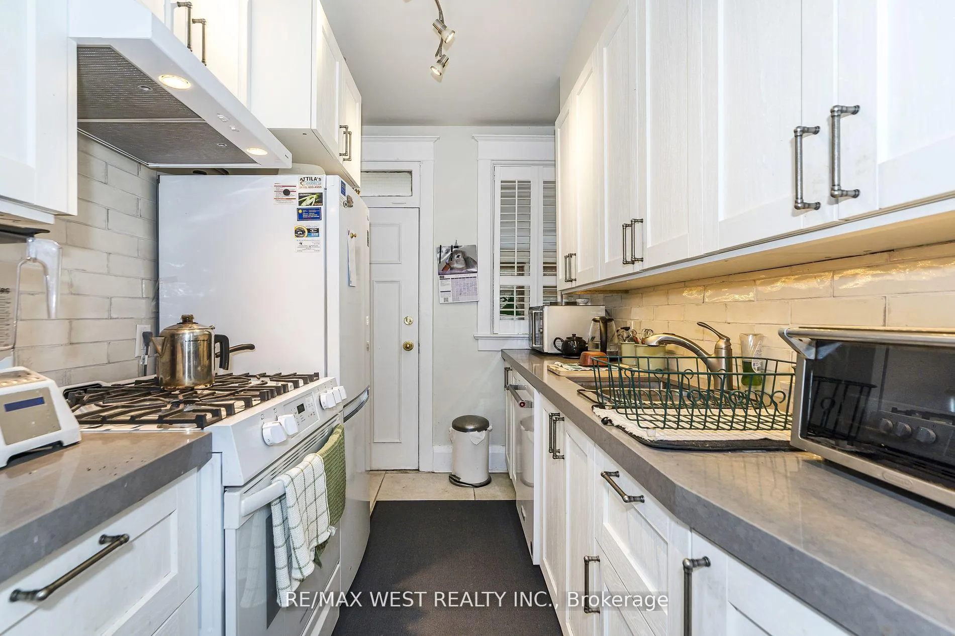 Photo 32 of 9 A&B Humewood Drive, Toronto, Humewood-Cedarvale — HOMEH