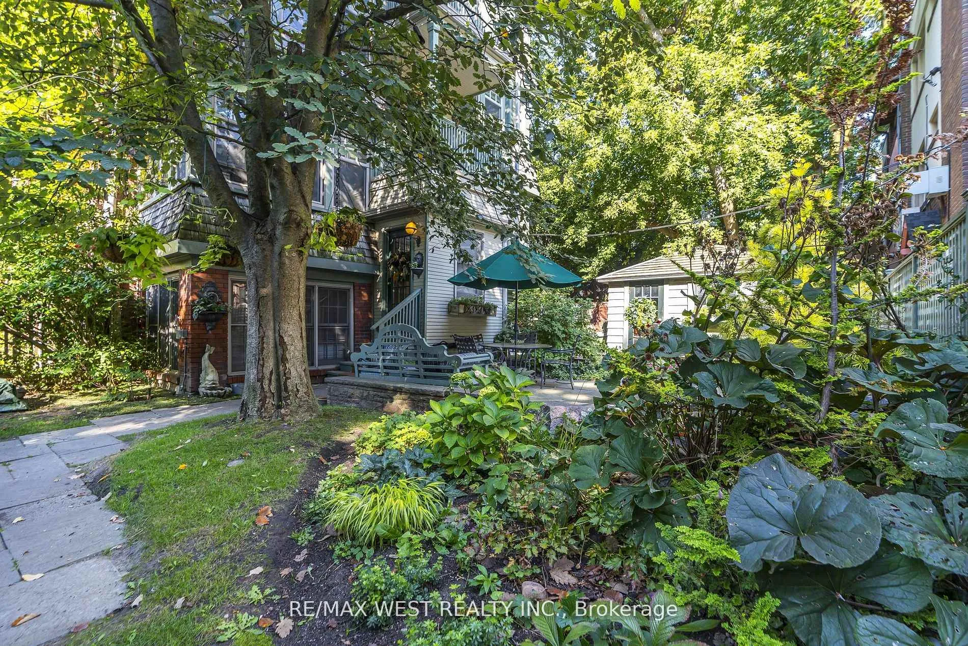 Photo 37 of 9 A&B Humewood Drive, Toronto, Humewood-Cedarvale — HOMEH