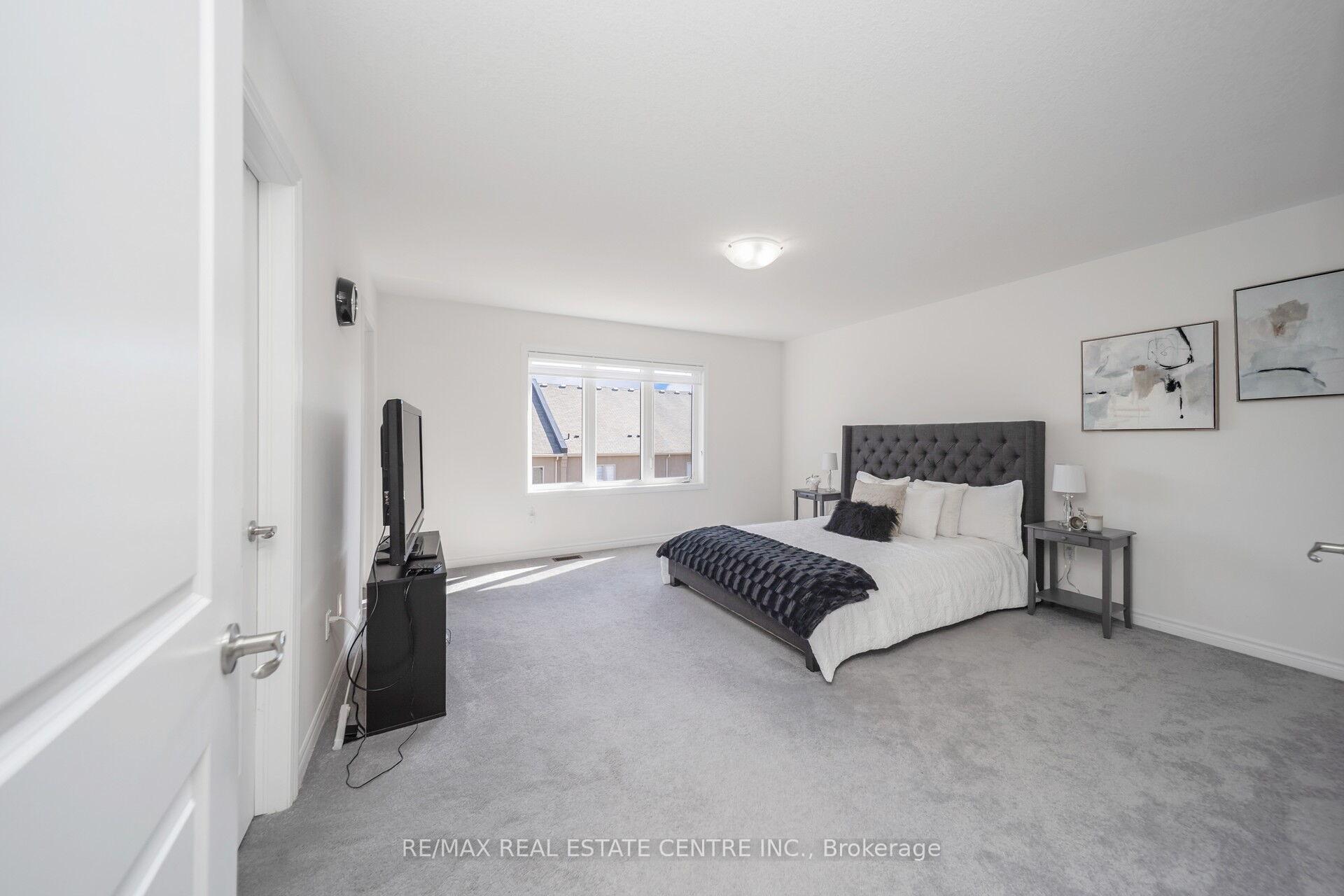 Photo 25 of 22 Doug Foulds Way, Brant, Paris — HOMEH