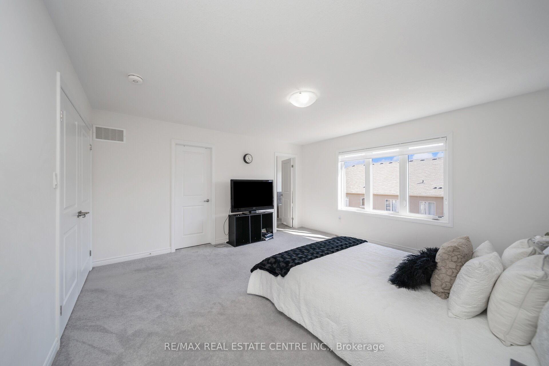 Photo 26 of 22 Doug Foulds Way, Brant, Paris — HOMEH