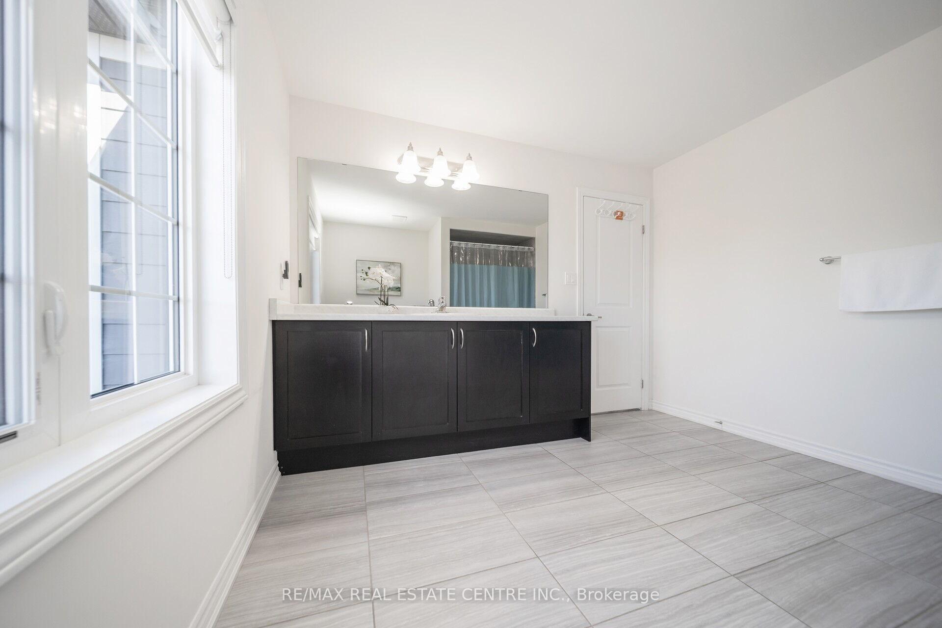 Photo 35 of 22 Doug Foulds Way, Brant, Paris — HOMEH
