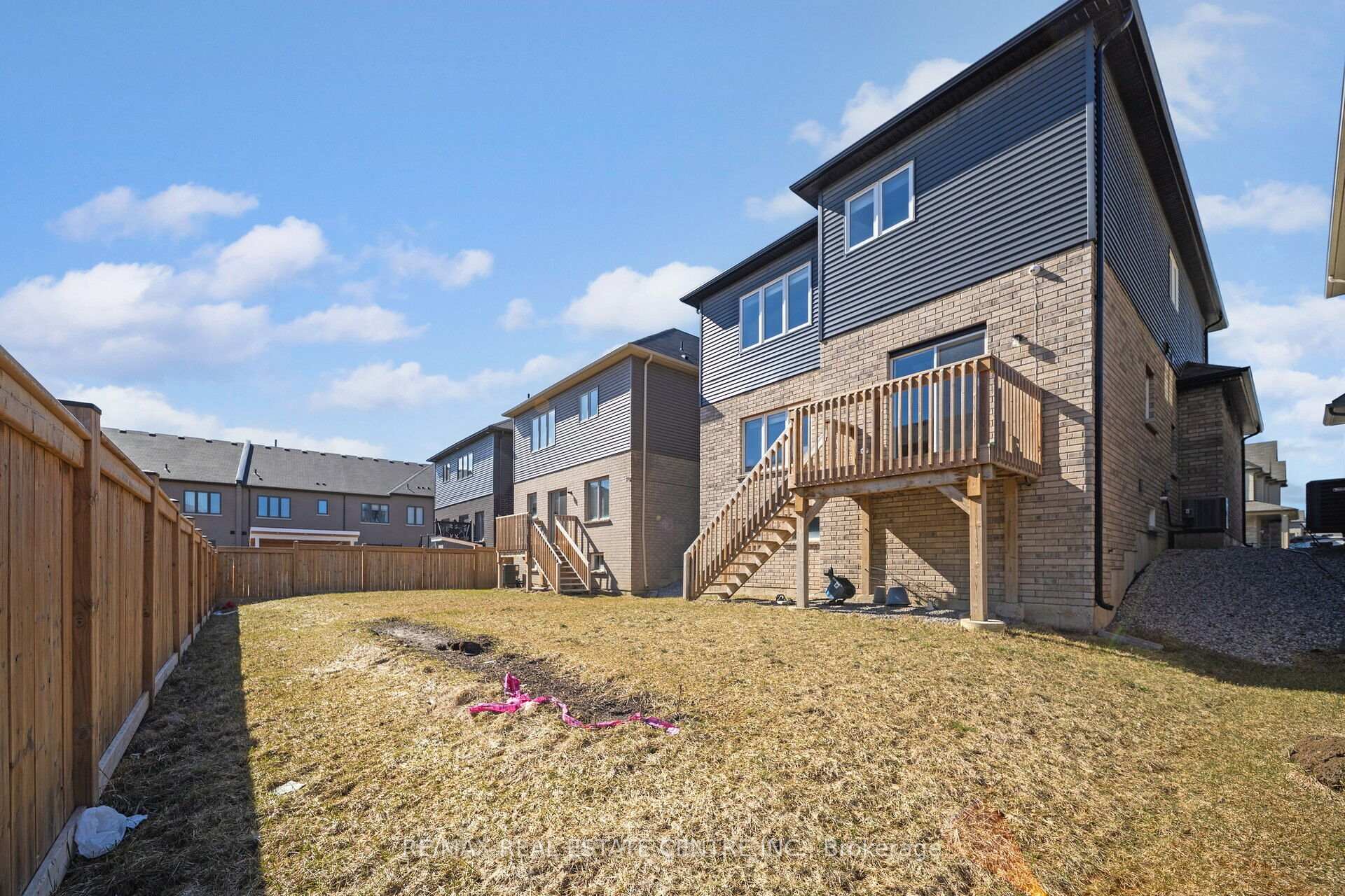Photo 42 of 22 Doug Foulds Way, Brant, Paris — HOMEH