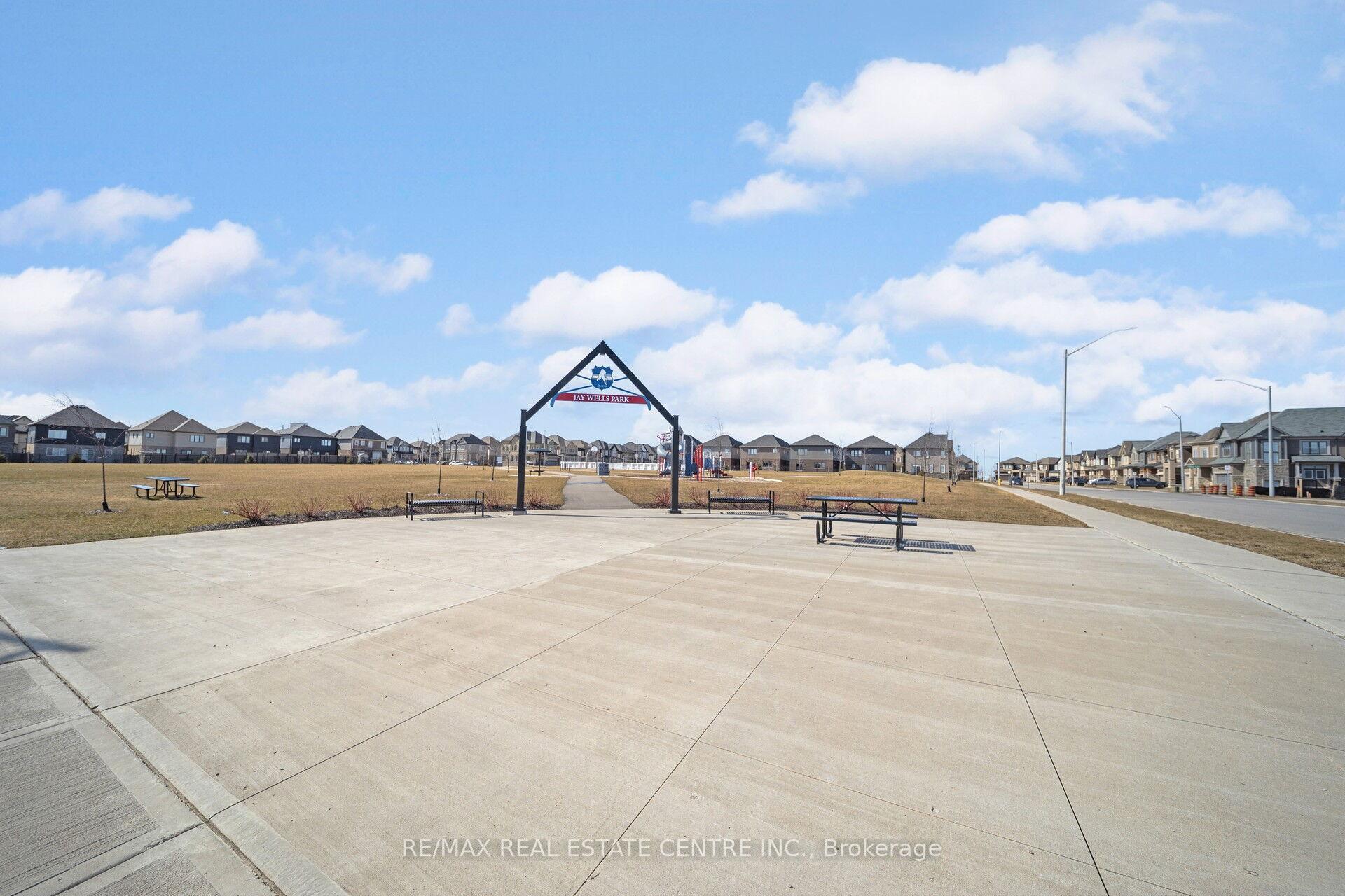 Photo 45 of 22 Doug Foulds Way, Brant, Paris — HOMEH