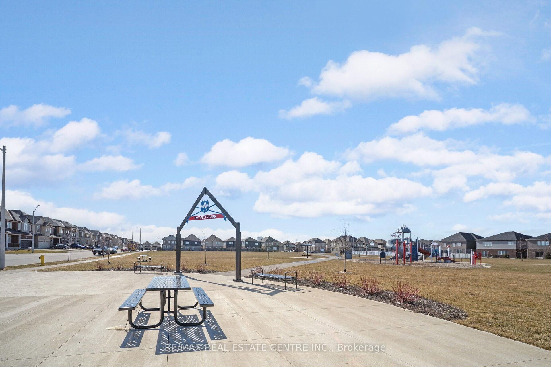 Photo 46 of 22 Doug Foulds Way, Brant, Paris — HOMEH
