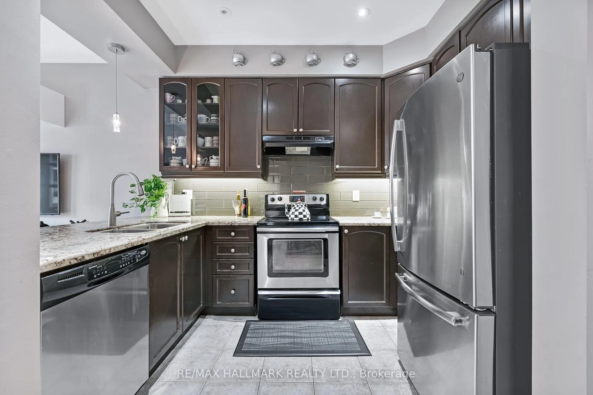 Photo 11 of 67 Boticelli Way, Vaughan, Vellore Village — HOMEH